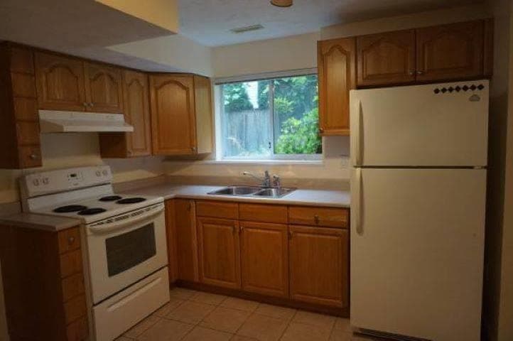 Lower - 122 Linden Court, Port Moody