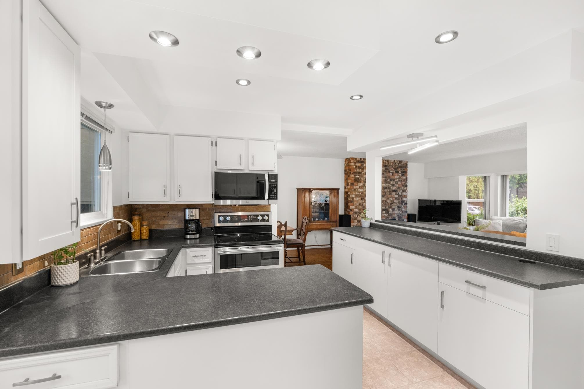 11752 64a Avenue, Delta, V4E 2C6 — photo 4