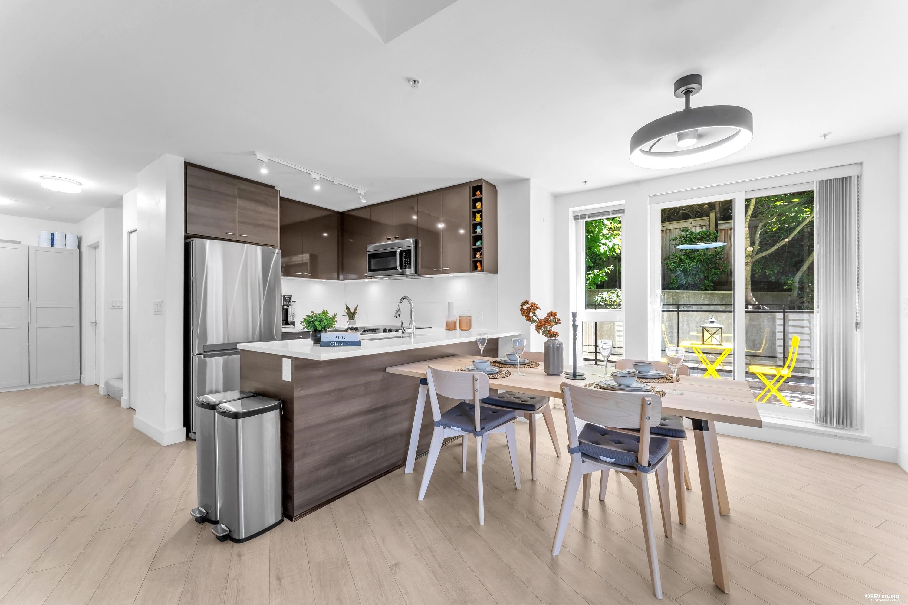 4 - 13931 Fraser Highway, Surrey
