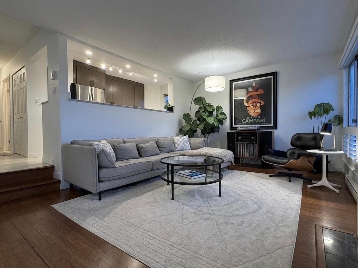 202 - 2440 Haywood Avenue, West Vancouver