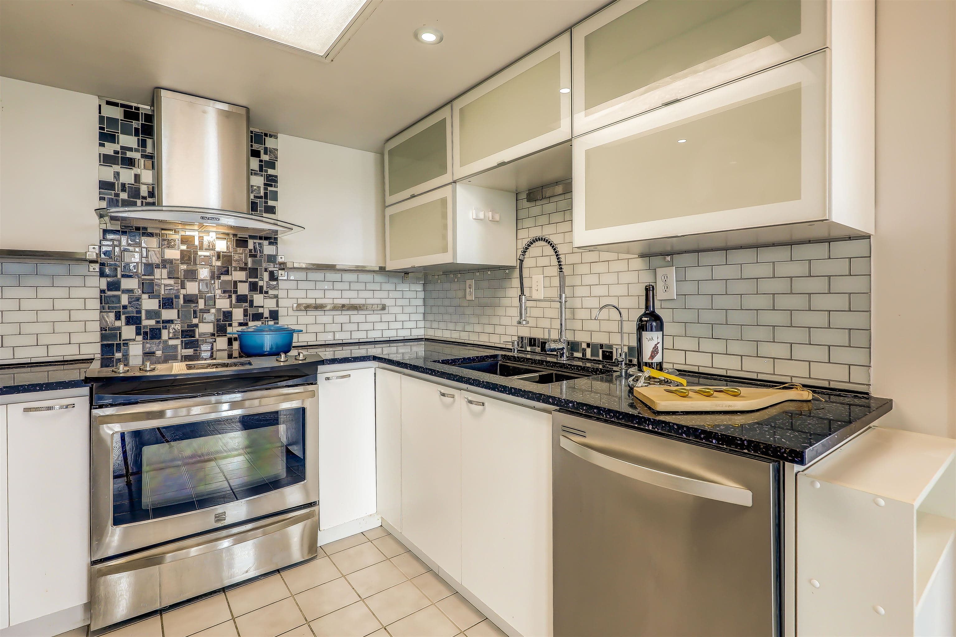 808 - 10082 148 Street, Surrey, V3R 0S3 — photo 4
