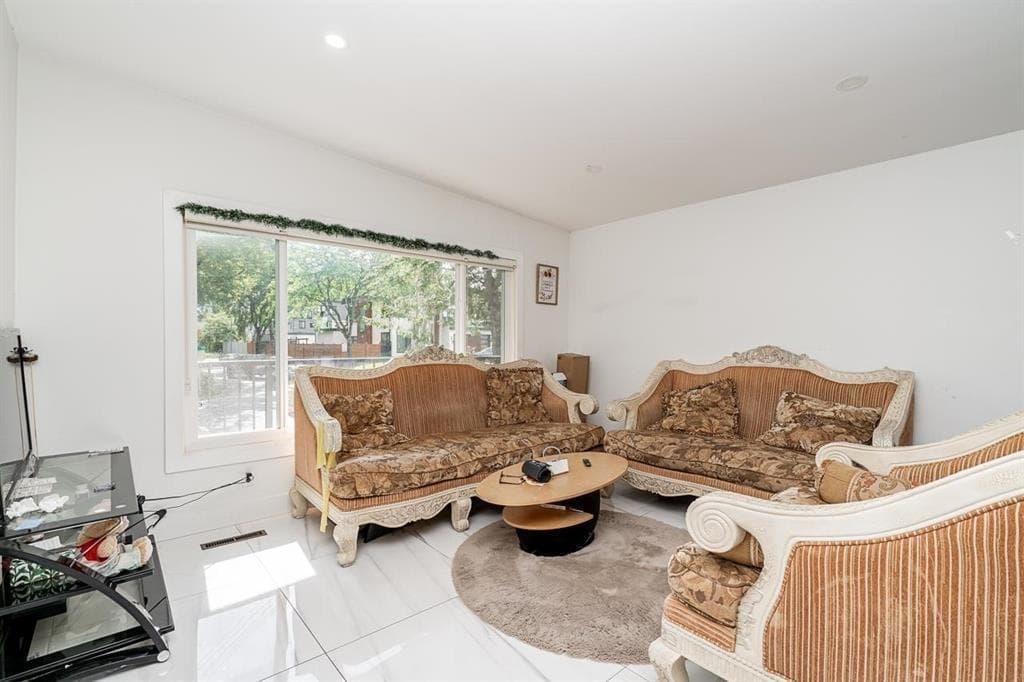 14125 75 Avenue, Surrey, V3W 2S9 — photo 2