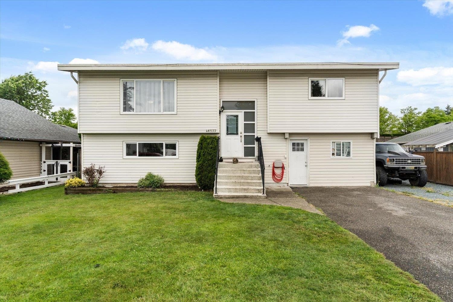 46533 Darlene Avenue, Chilliwack, V2P 6W9 — photo 1
