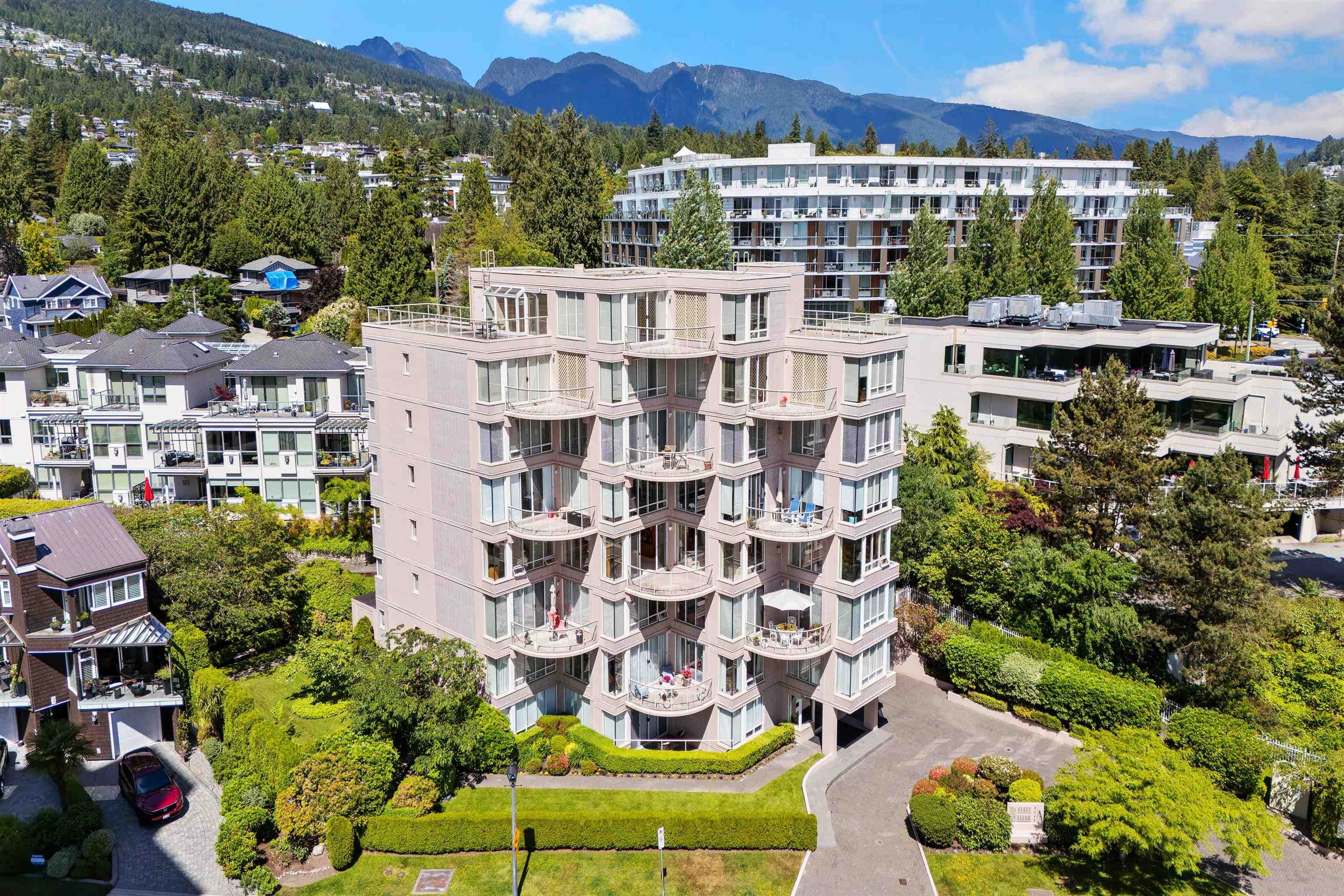 4 - 2243 Bellevue Avenue, West Vancouver