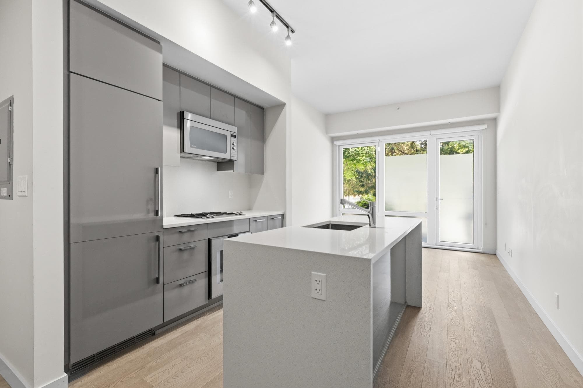 104 - 4488 Cambie Street, Vancouver, V5Y 0M2 — photo 2