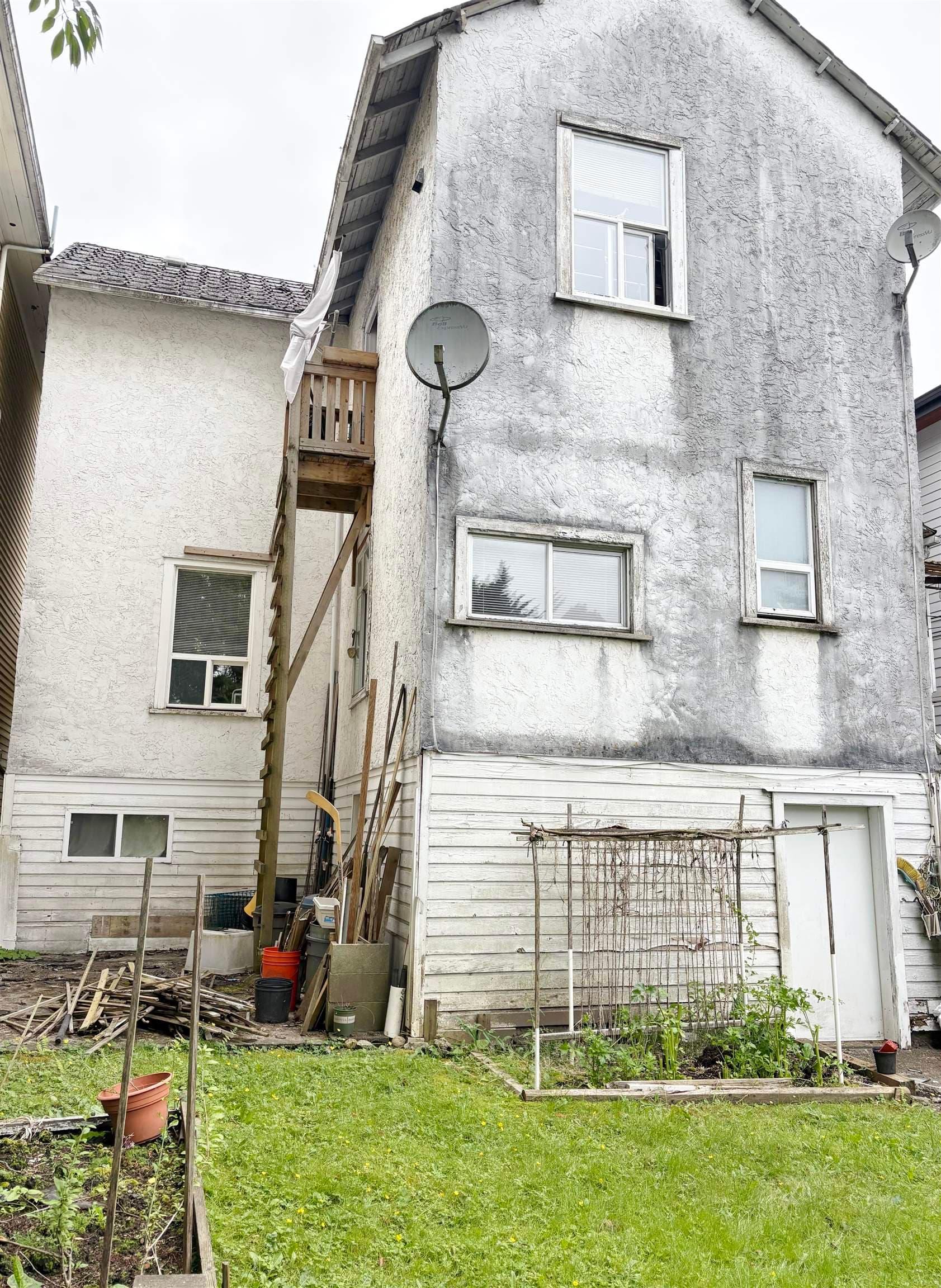 3034 Glen Drive, Vancouver, V5T 4C1 — photo 3
