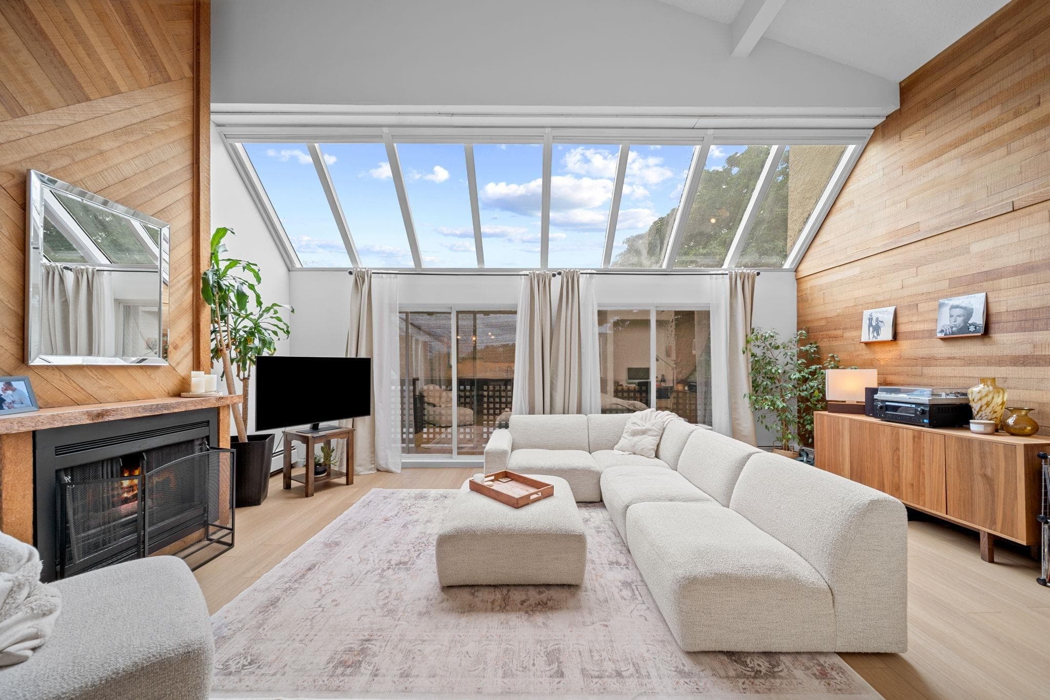 402 - 110 Seventh Street, New Westminster