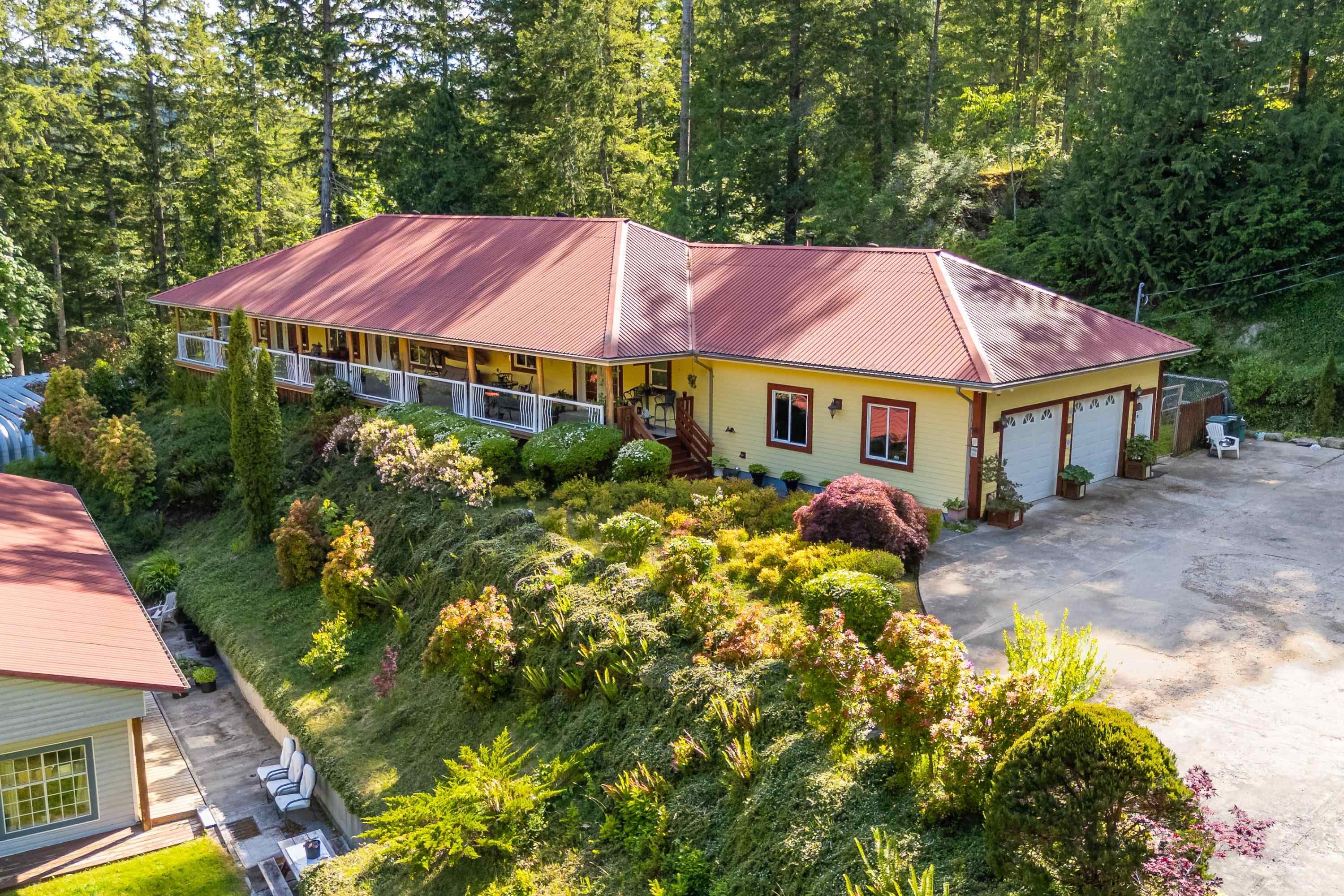 5900 - 5918 Spriggs Road, Madeira Park
