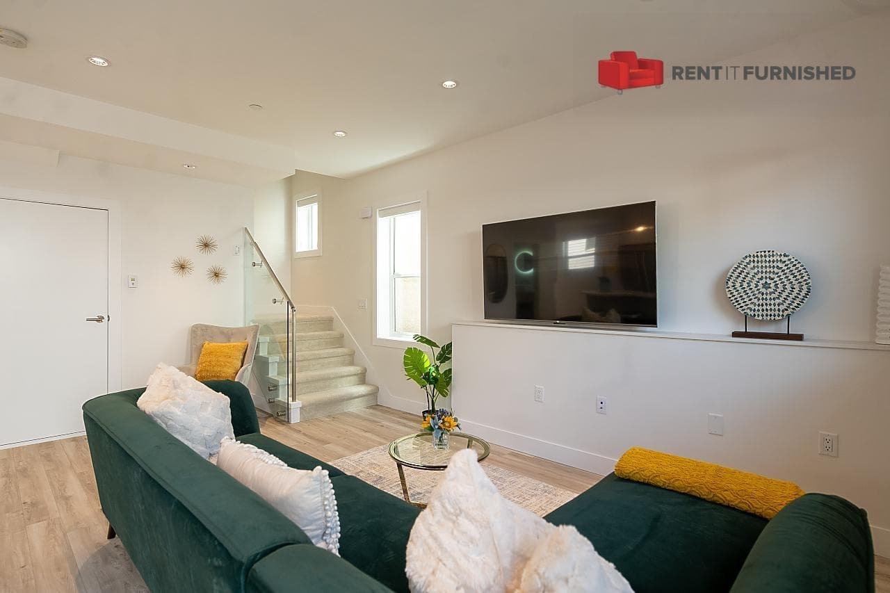 3143 E 8th Avenue, Vancouver, V5M 1X5 — photo 2