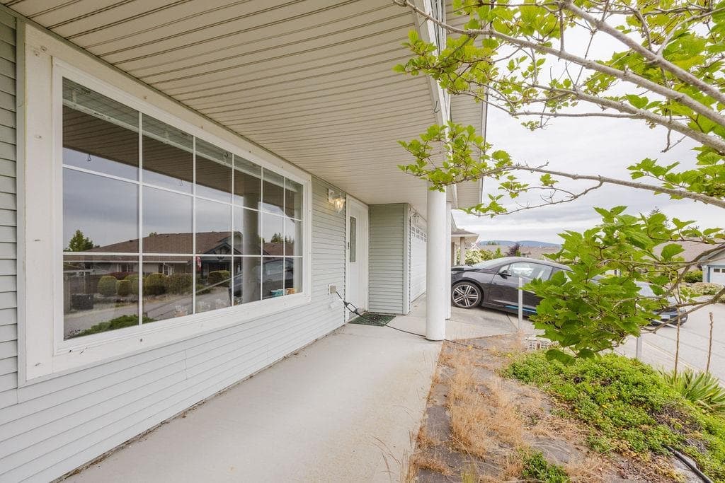 5687 Emily Way, Sechelt, V7Z 0N5 — photo 2