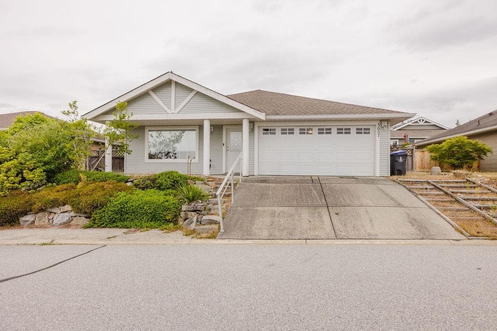 5687 Emily Way, Sechelt, V7Z 0N5 — photo 3