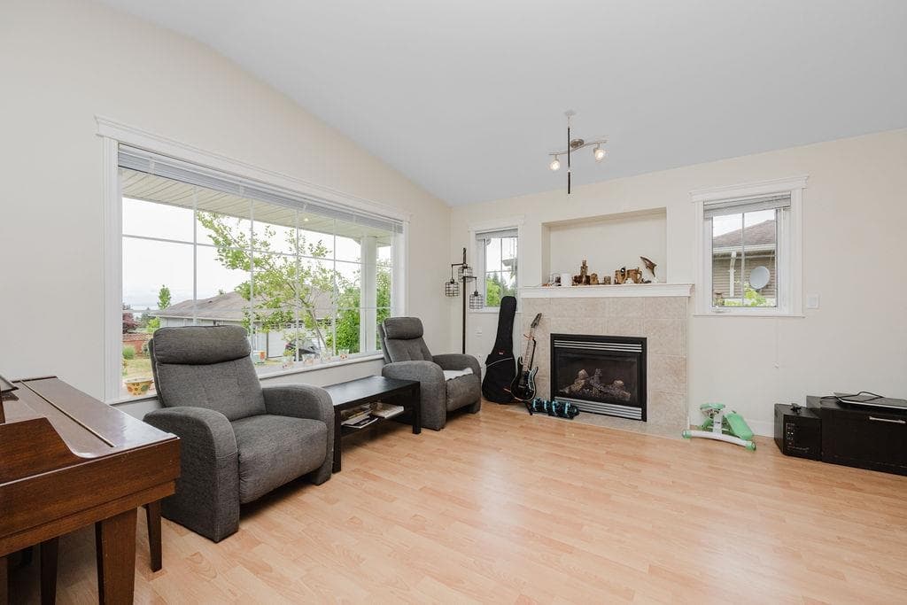 5687 Emily Way, Sechelt, V7Z 0N5 — photo 5