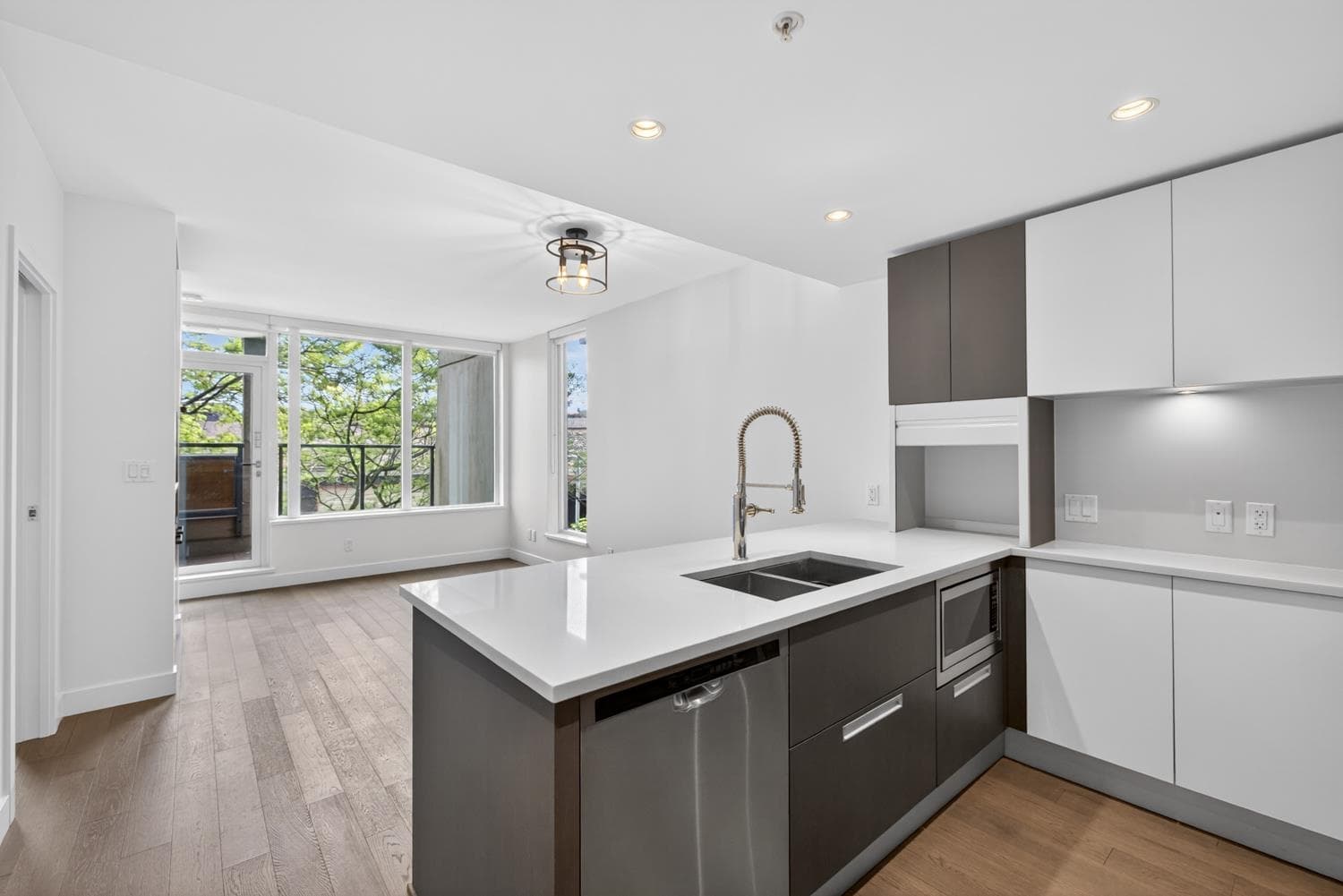 217 - 288 W 1st Avenue, Vancouver, V5Y 0E9 — photo 2