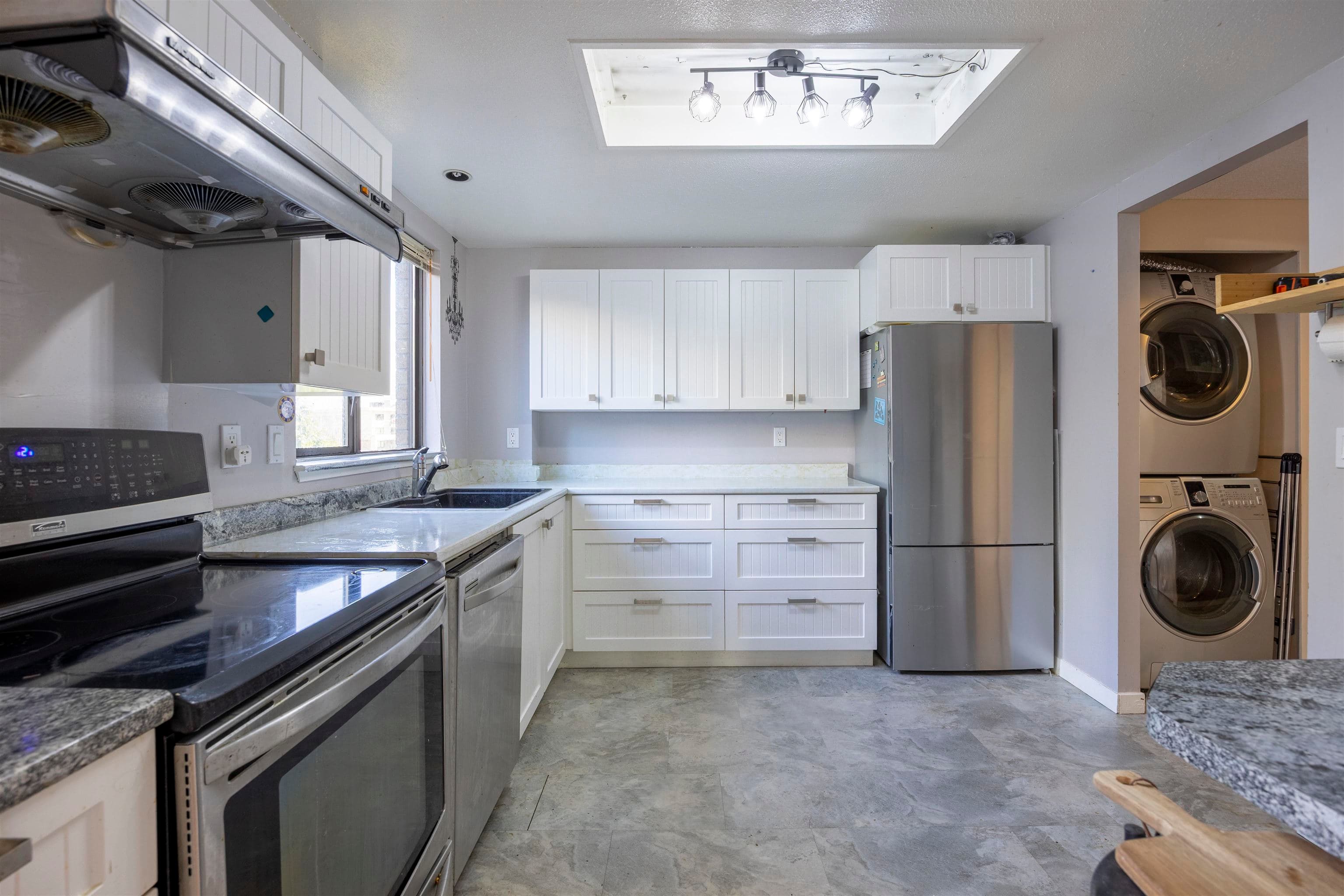 502 - 6282 Kathleen Avenue, Burnaby, V5H 4J4 — photo 2