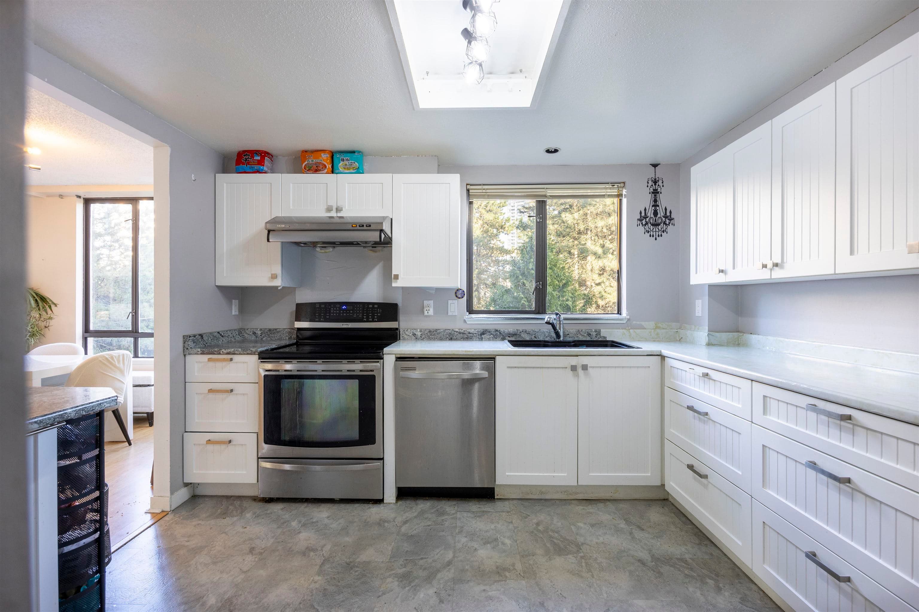 502 - 6282 Kathleen Avenue, Burnaby, V5H 4J4 — photo 3