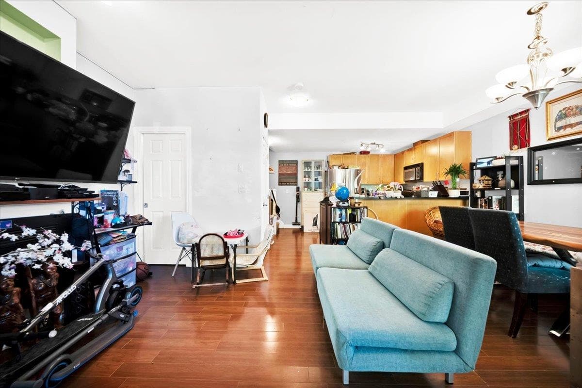 207 - 7333 16th Avenue, Burnaby, V3N 0A8 — photo 4
