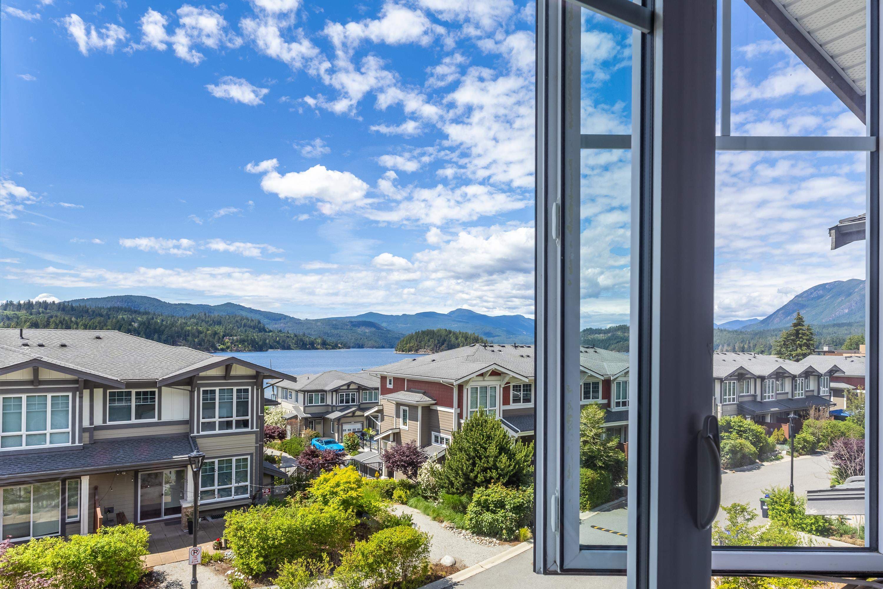 5946 Oldmill Lane, Sechelt