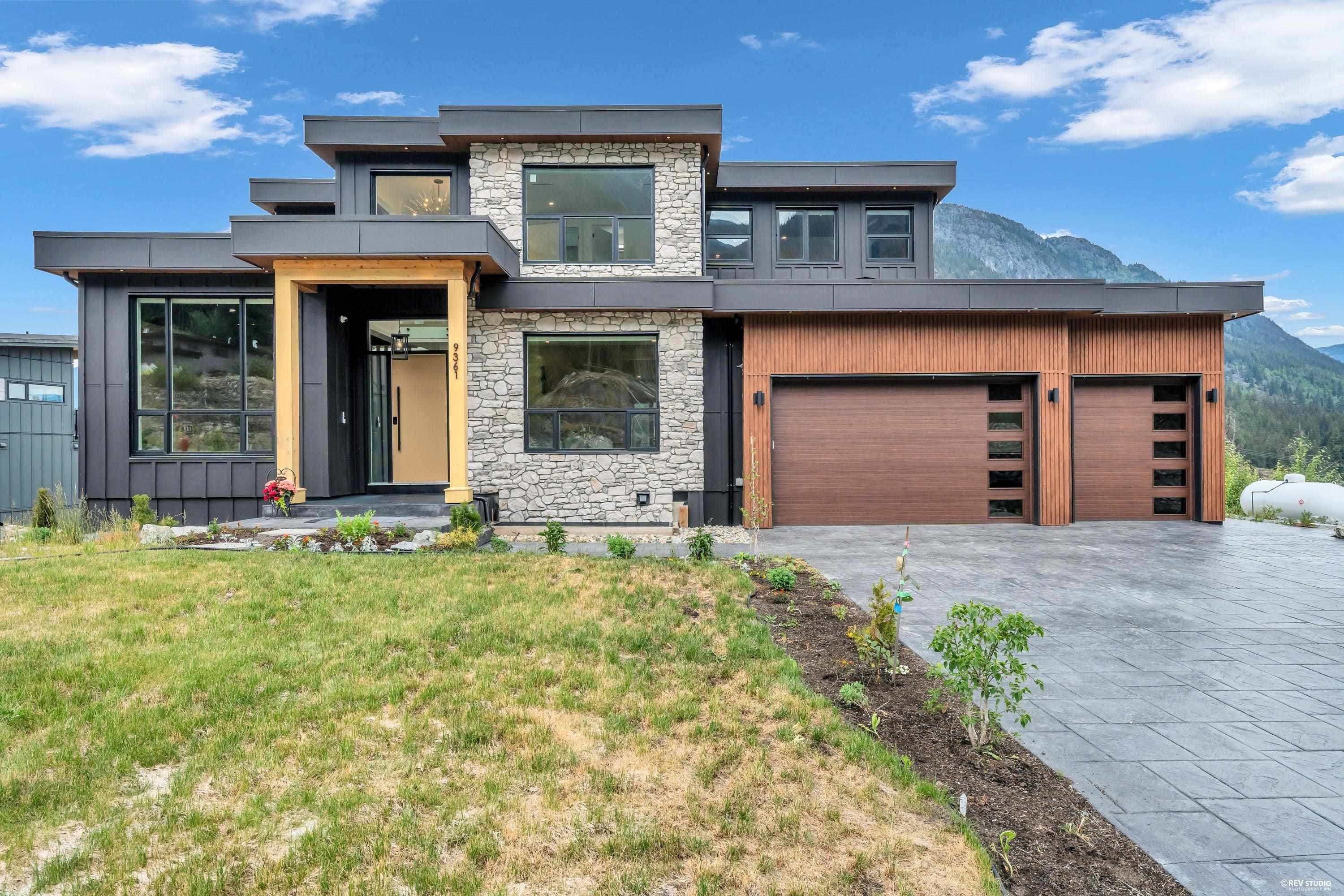 9361 Wedgemount Plateau Drive, Whistler, V8E 1M1 — photo 2