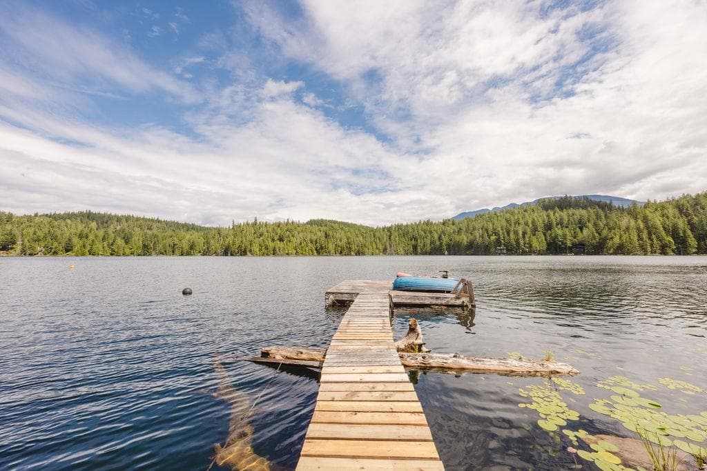6084 North Lake Road, Egmont