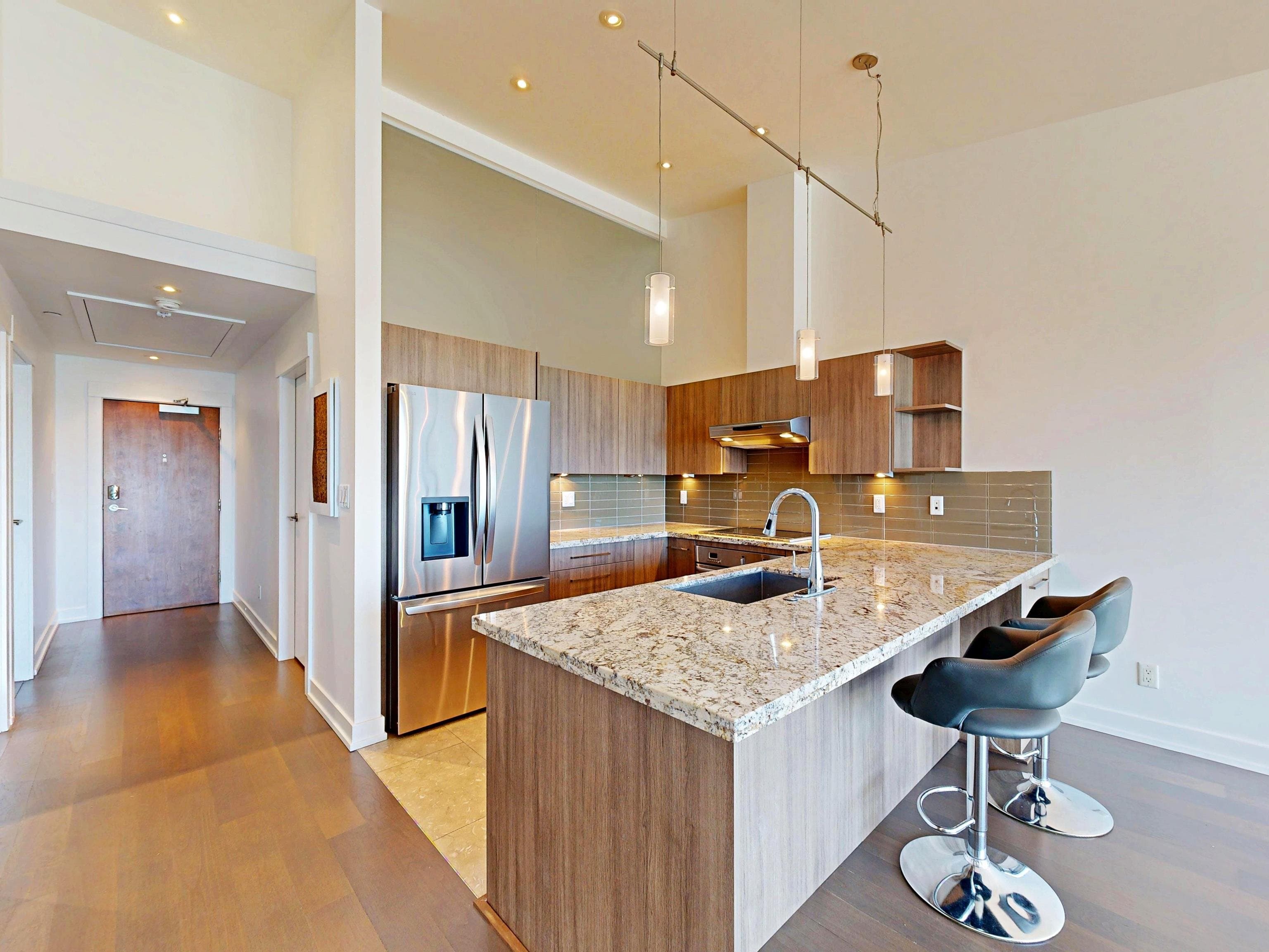 402 - 650 Evergreen Place, North Vancouver, V7N 0A5 — photo 2