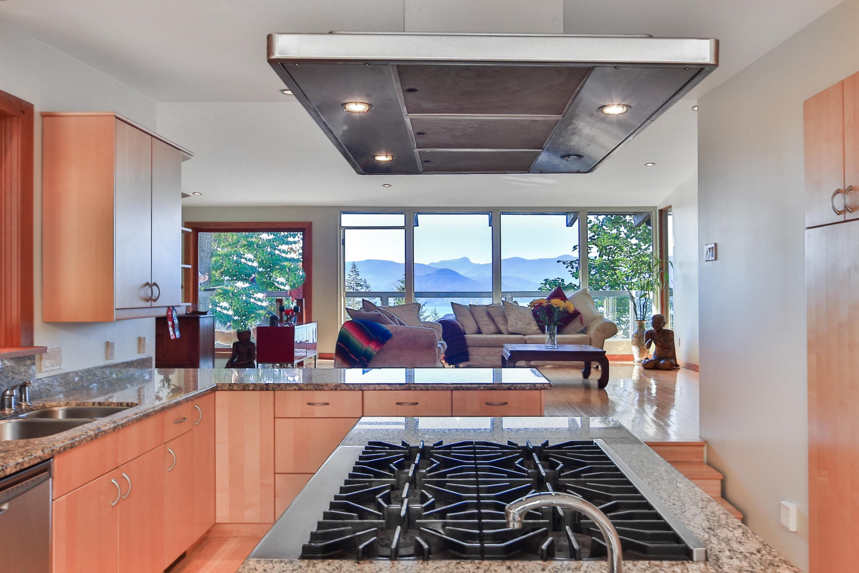 170 Highview Place, Lions Bay