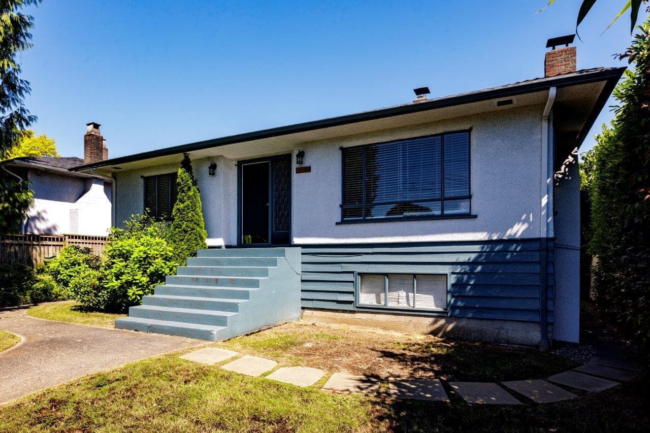 836 E 4th Street, North Vancouver