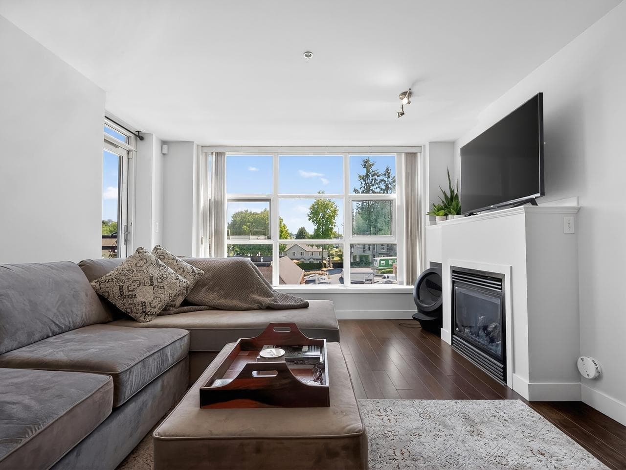 411 - 3255 Smith Avenue, Burnaby