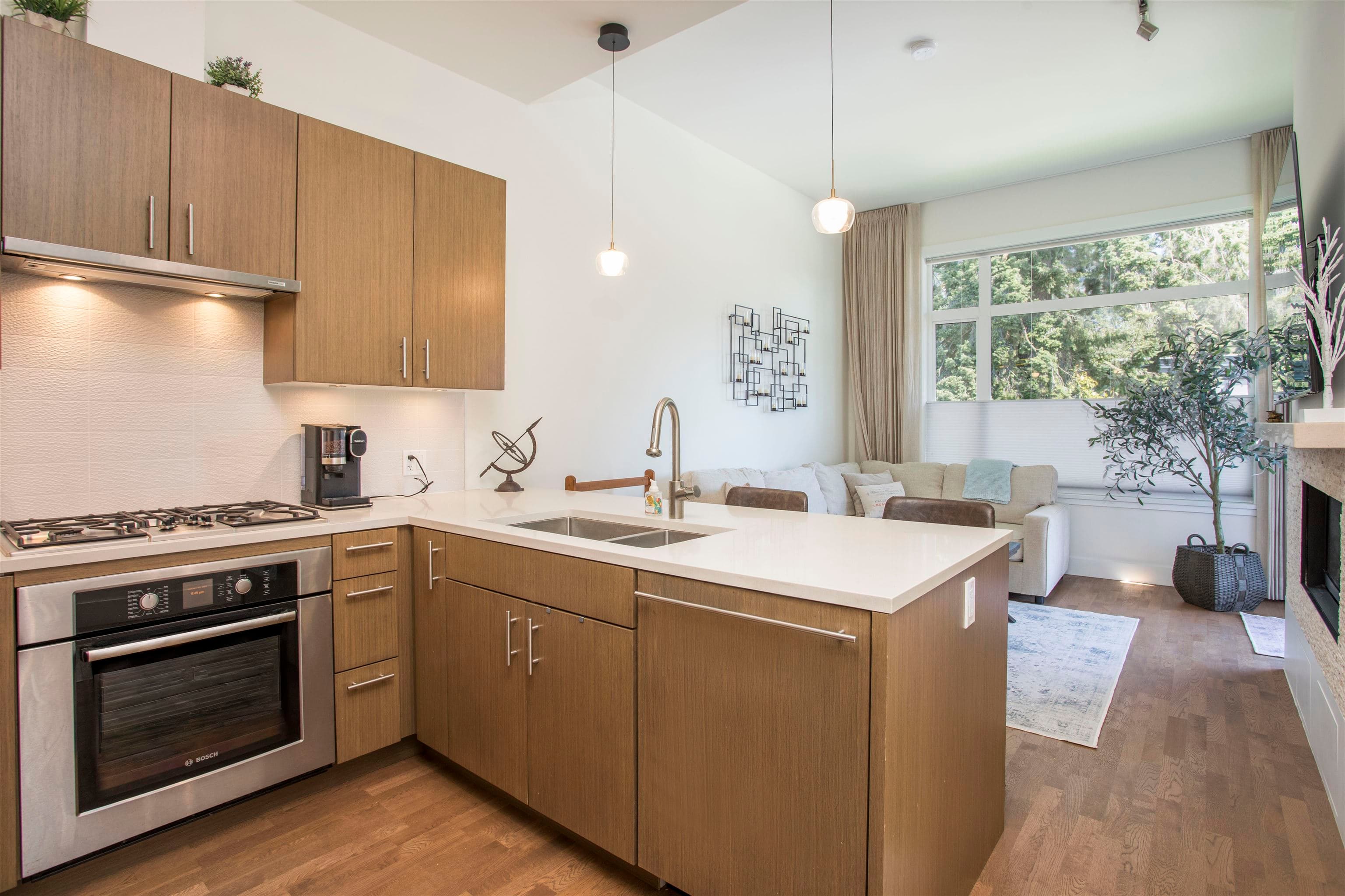 300 - 2432 Haywood Avenue, West Vancouver