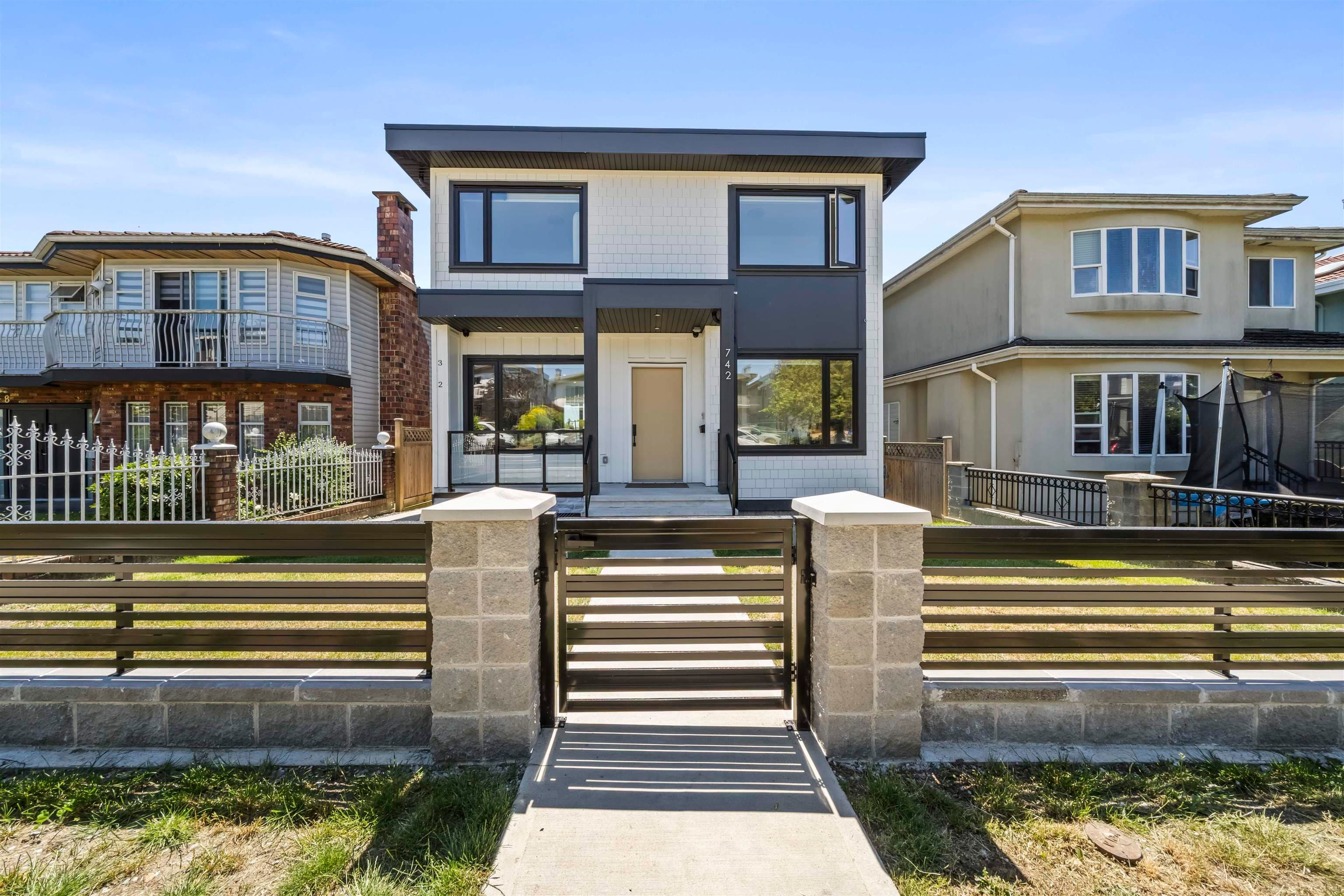 742 E 58th Avenue, Vancouver