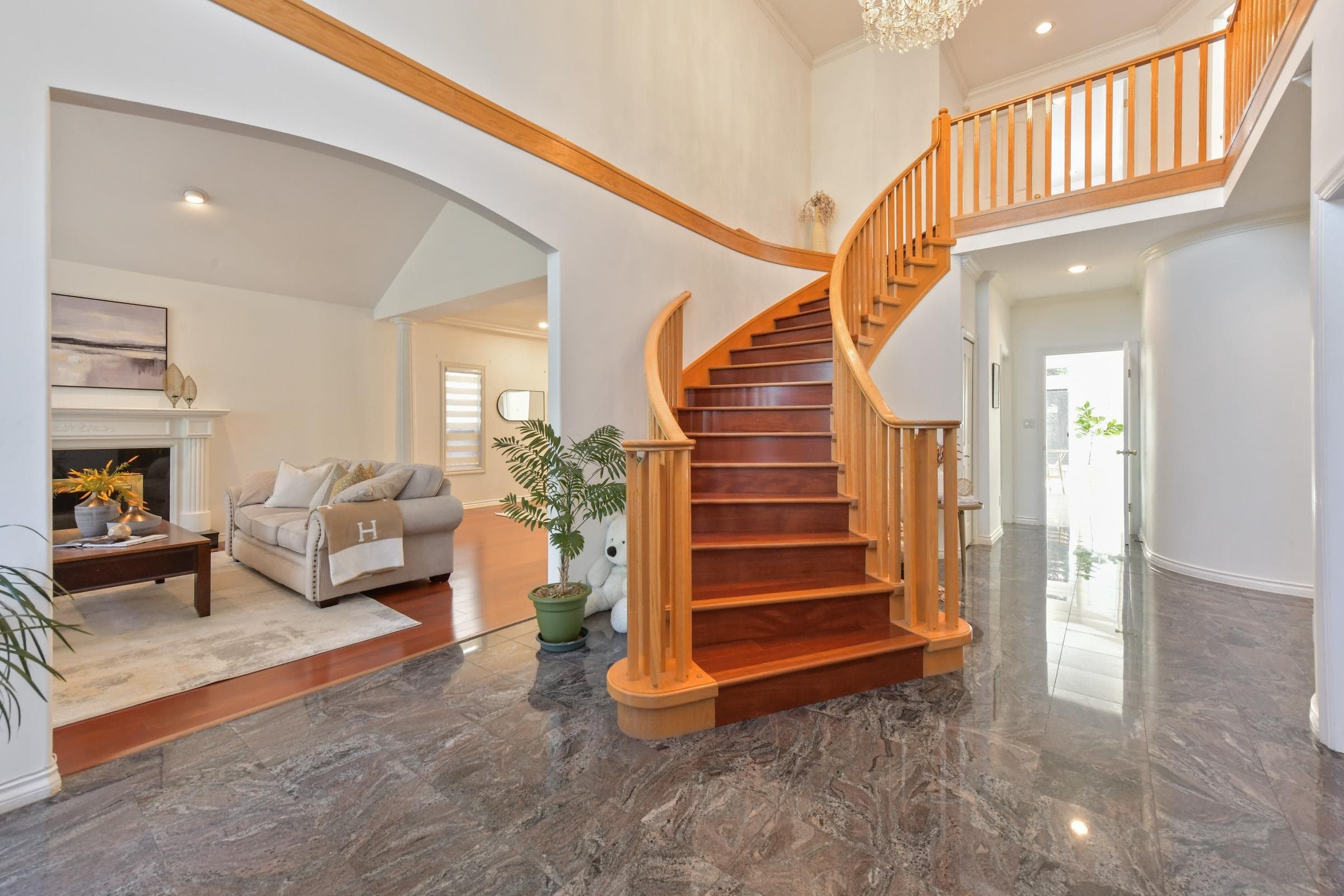 9760 Gilhurst Crescent, Richmond, V7A 1P2 — photo 2