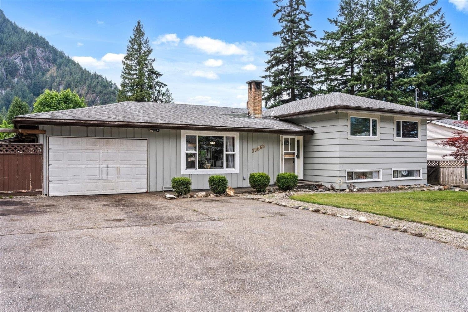 19865 Peter Street, Hope