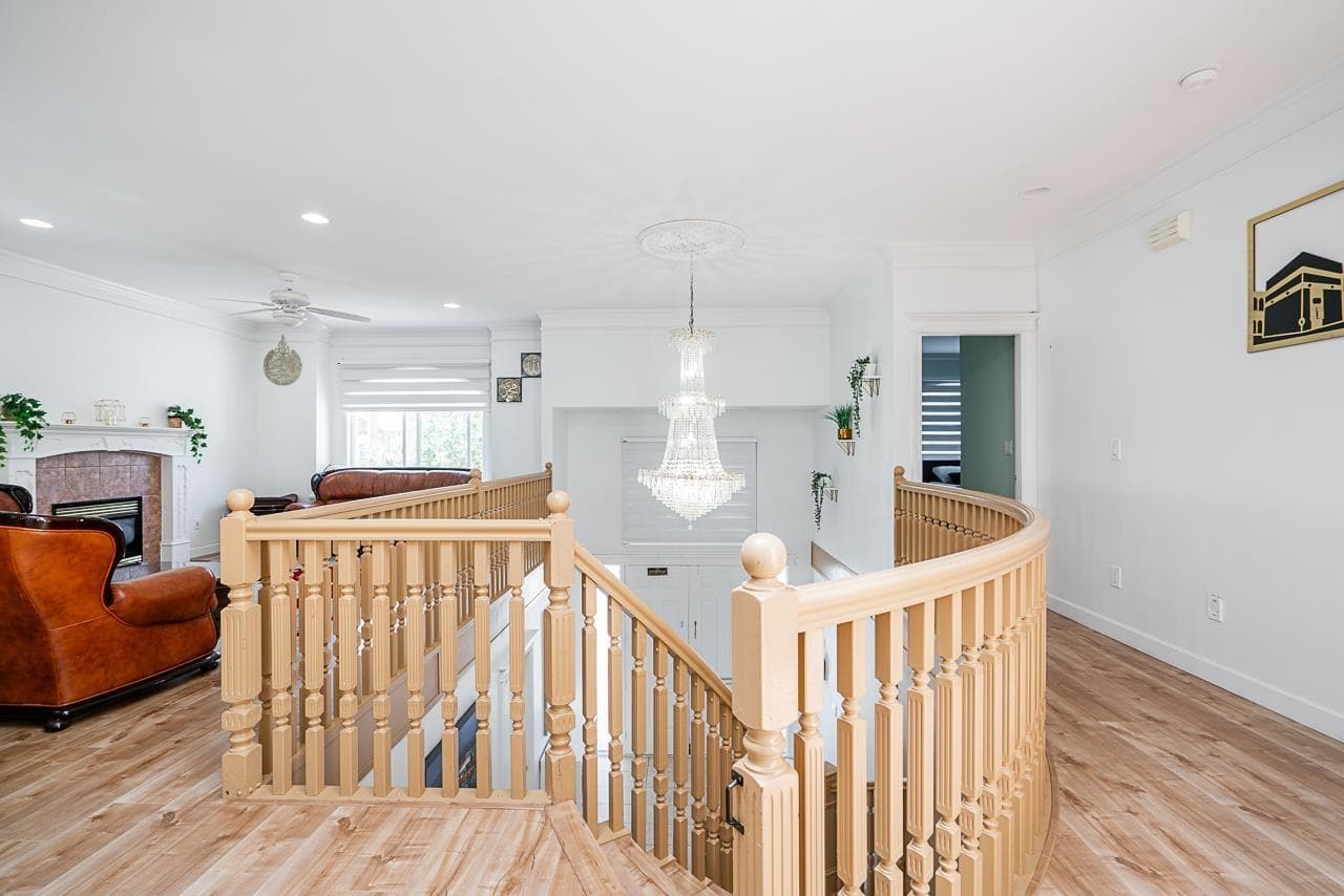 6892 130 Street, Surrey, V3W 4J5 — photo 2