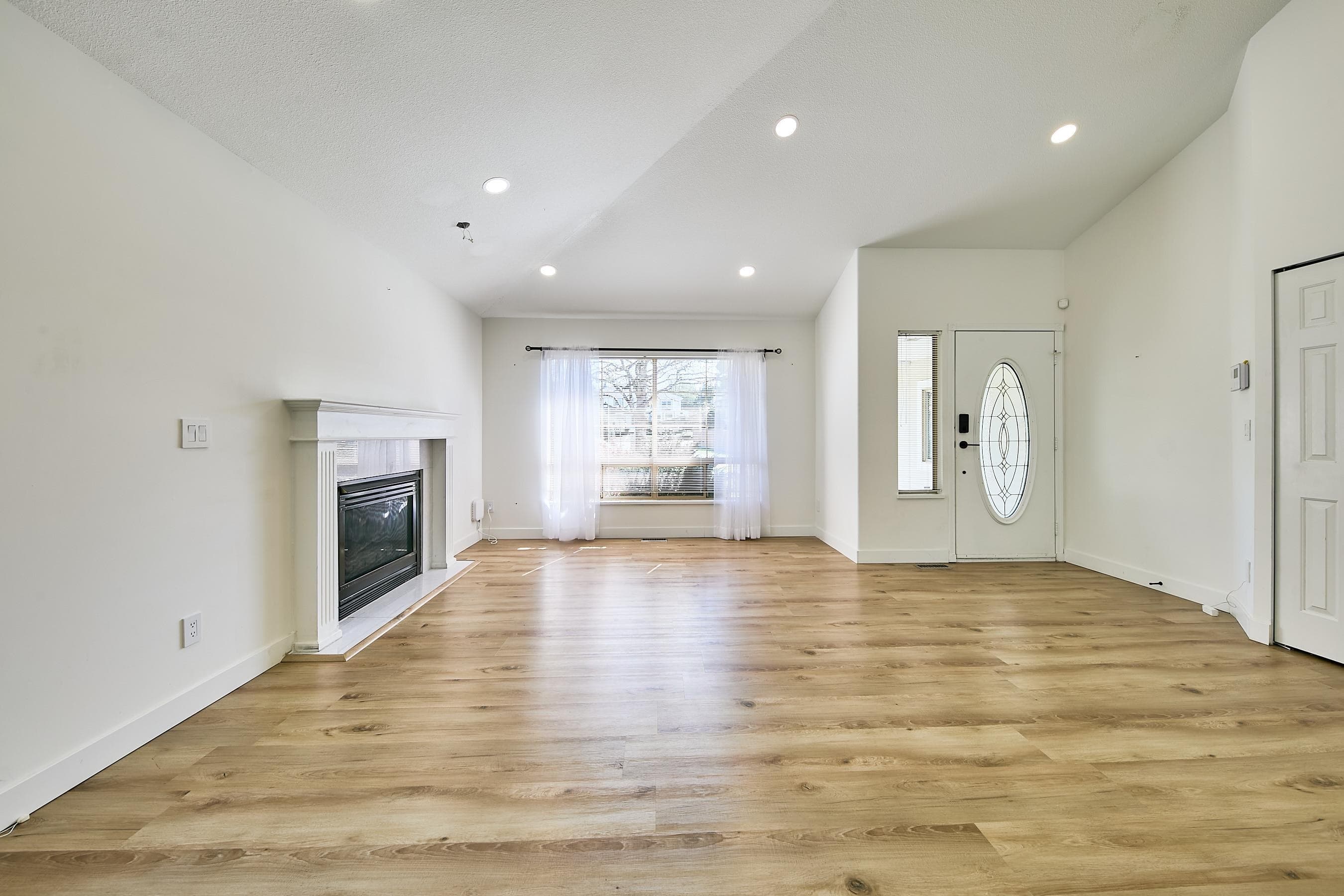 23015 124b Avenue, Maple Ridge, V2X 0X2 — photo 4