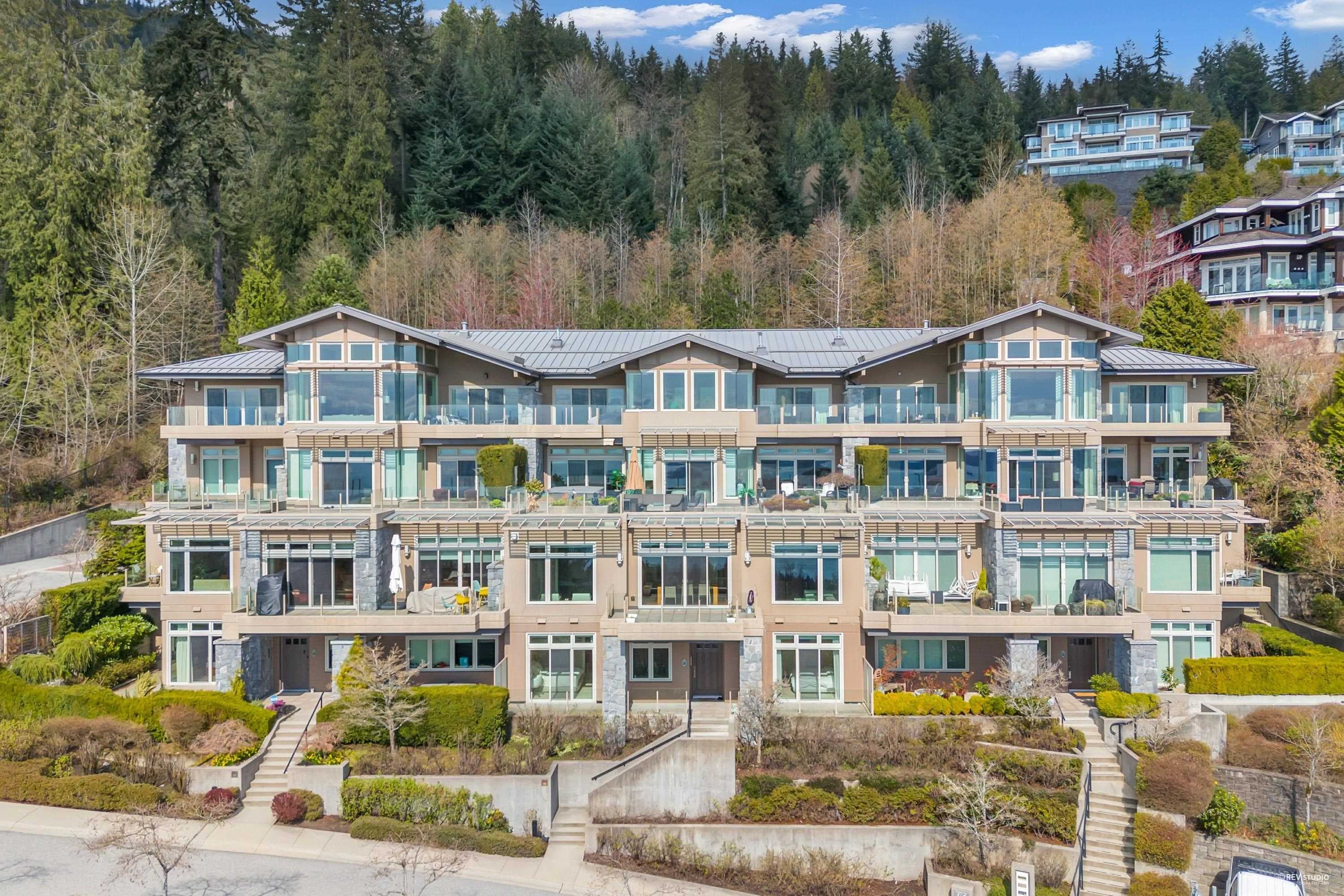 102 - 2575 Garden Court, West Vancouver