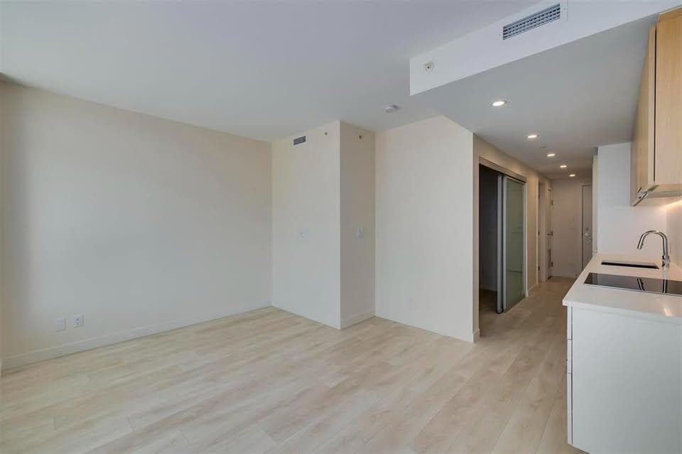 2506 - 13318 104 Avenue, Surrey, V3T 0R2 — photo 2