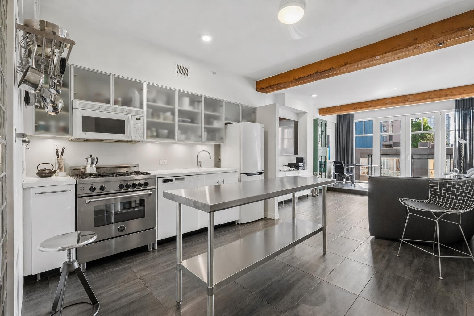 308 - 1275 Hamilton Street, Vancouver, V6B 1E2 — photo 2