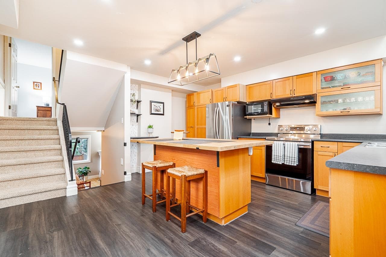 4 - 3347 Dewdney Trunk Road, Port Moody