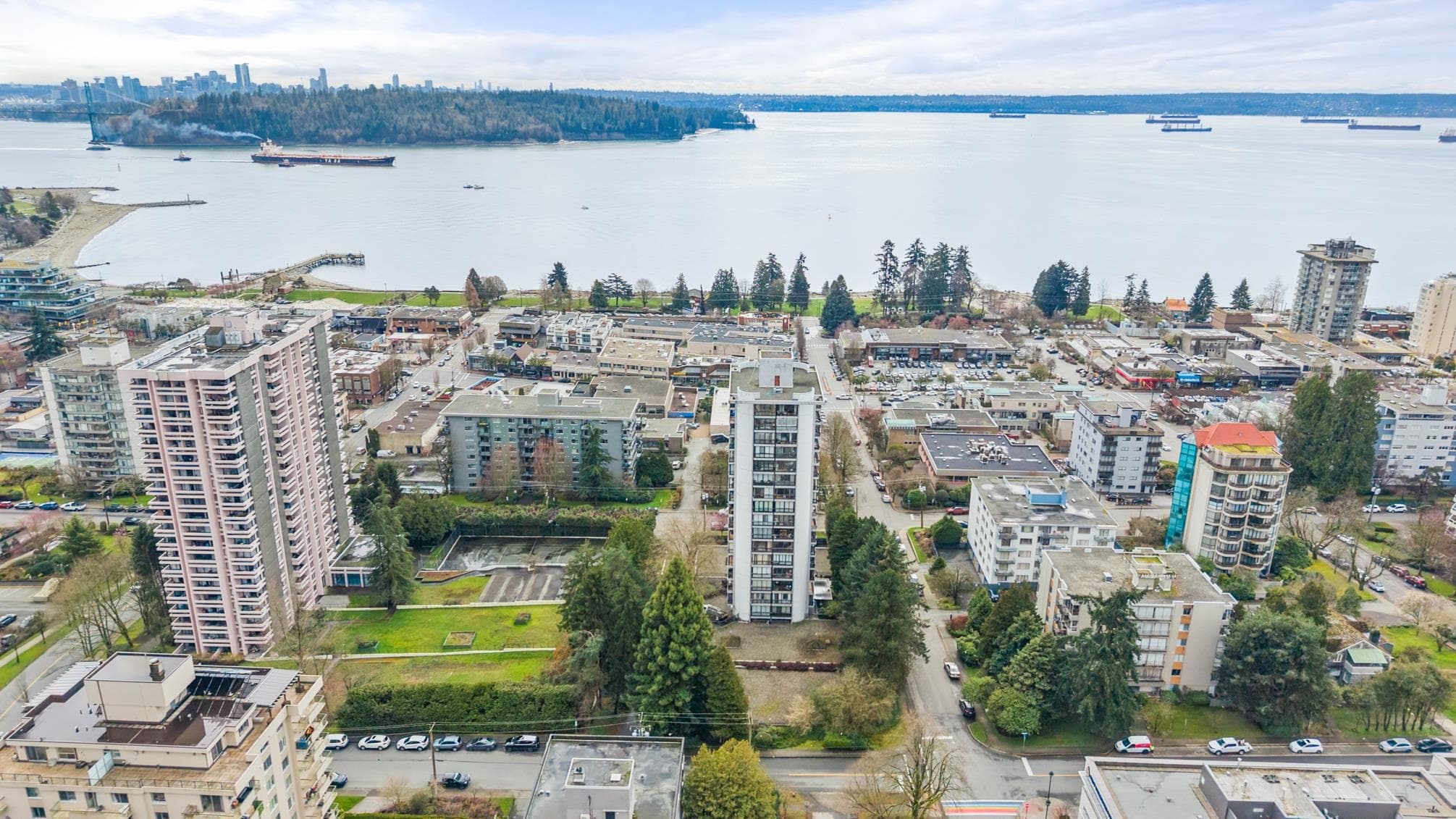 704 - 650 16th Street, West Vancouver