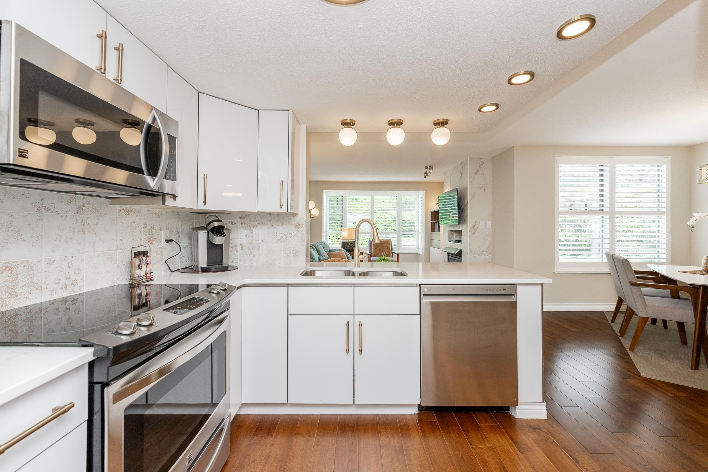 304 - 220 Newport Drive, Port Moody, V3H 5B8 — photo 5