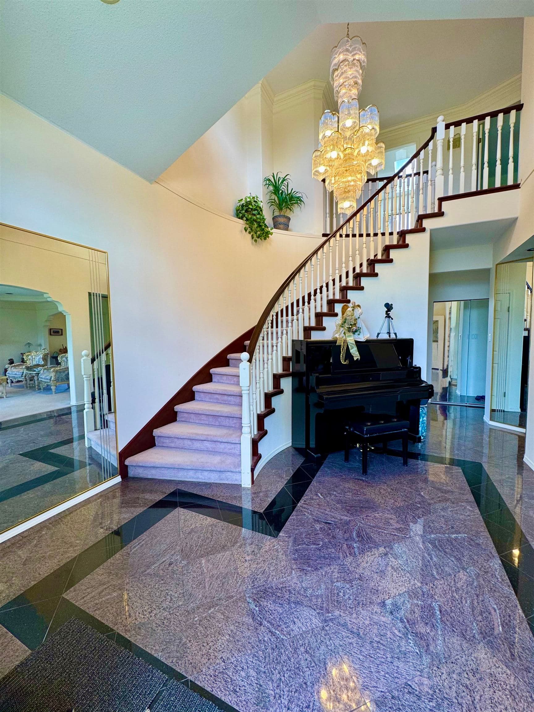 4920 Sardis Crescent, Burnaby, V5H 3K3 — photo 2