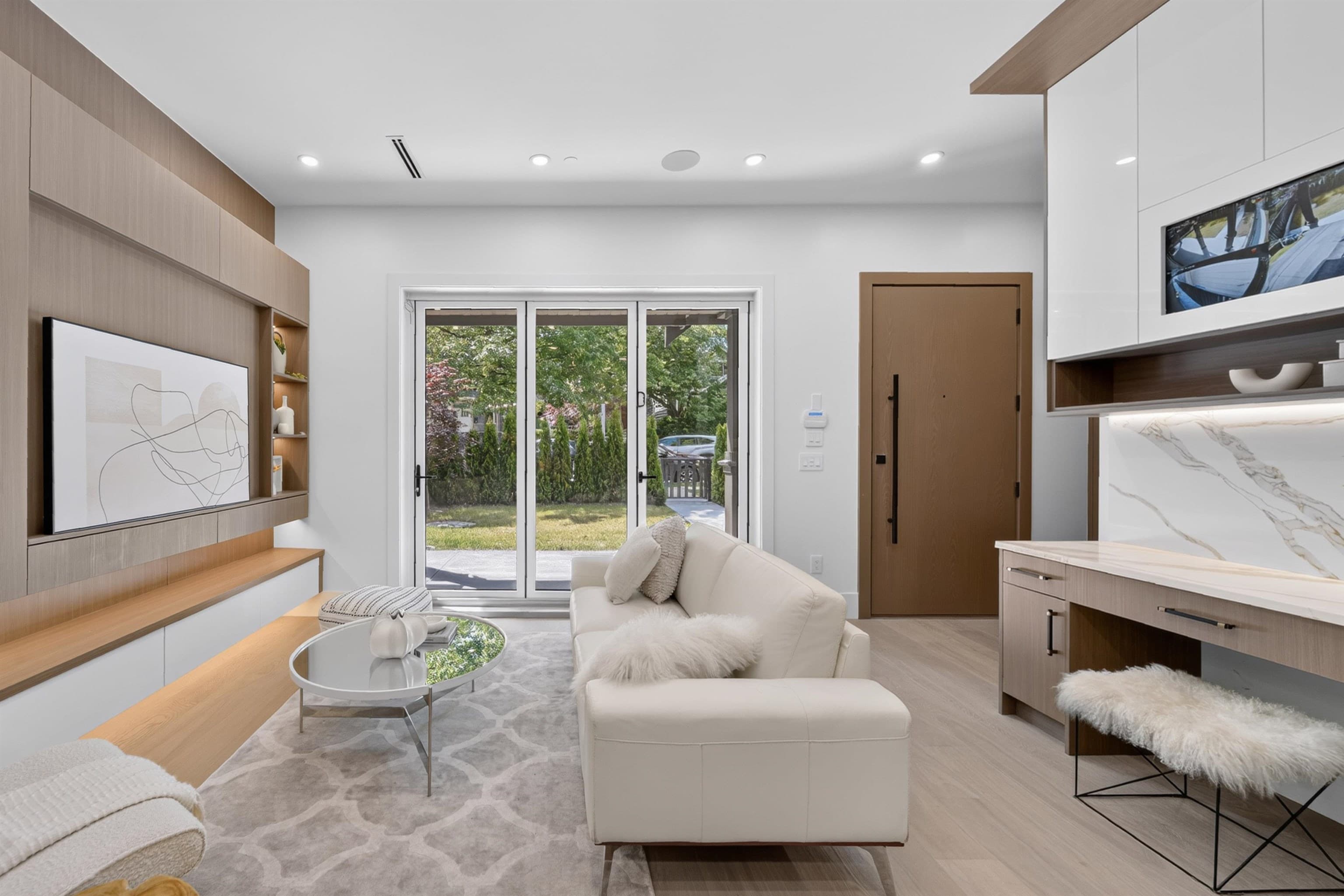 1 - 847 E 10th Avenue, Vancouver, V5T 2A9 — photo 3