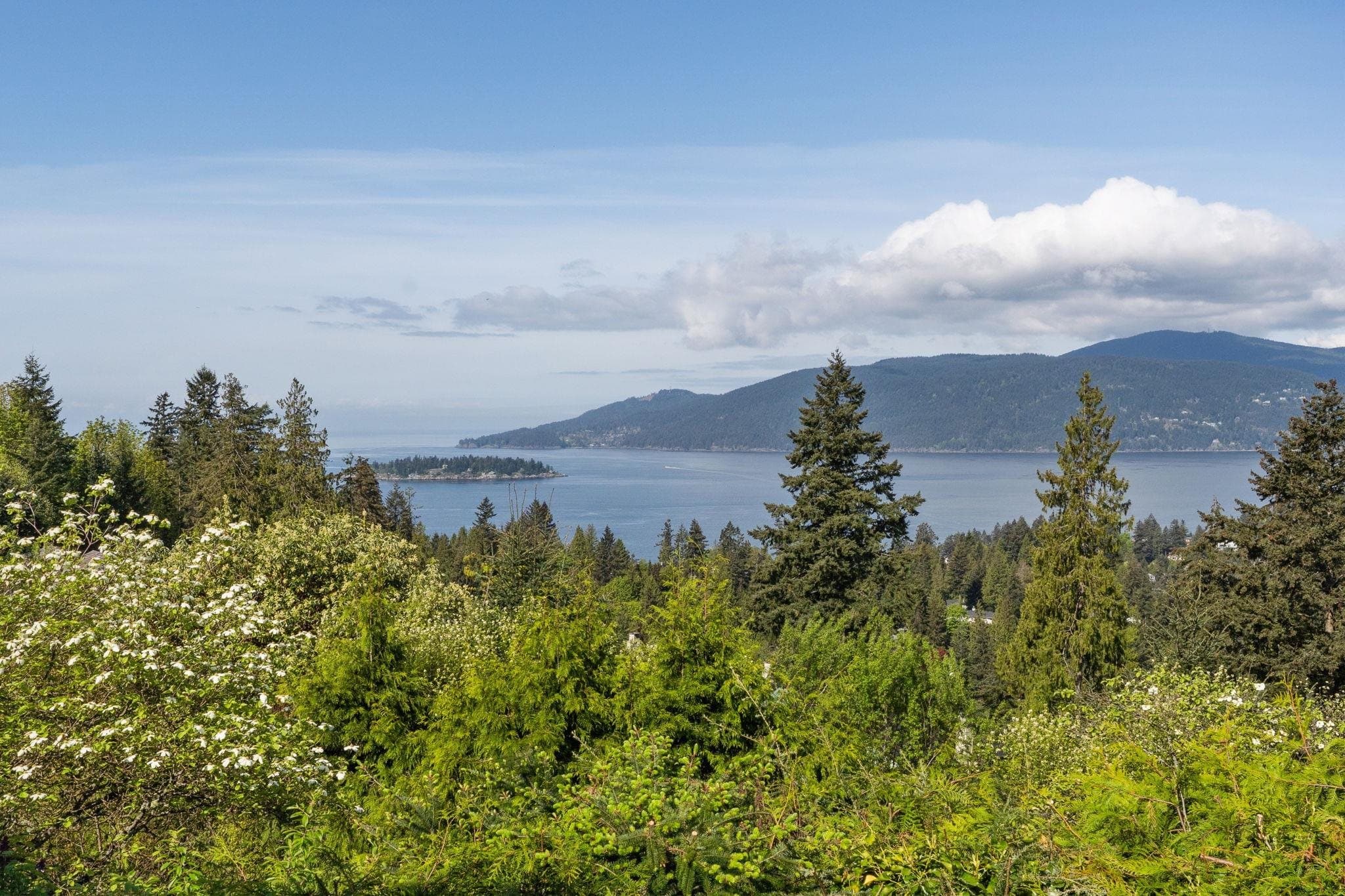 5207 Aspen Drive, West Vancouver, V7W 2Z7 — photo 2