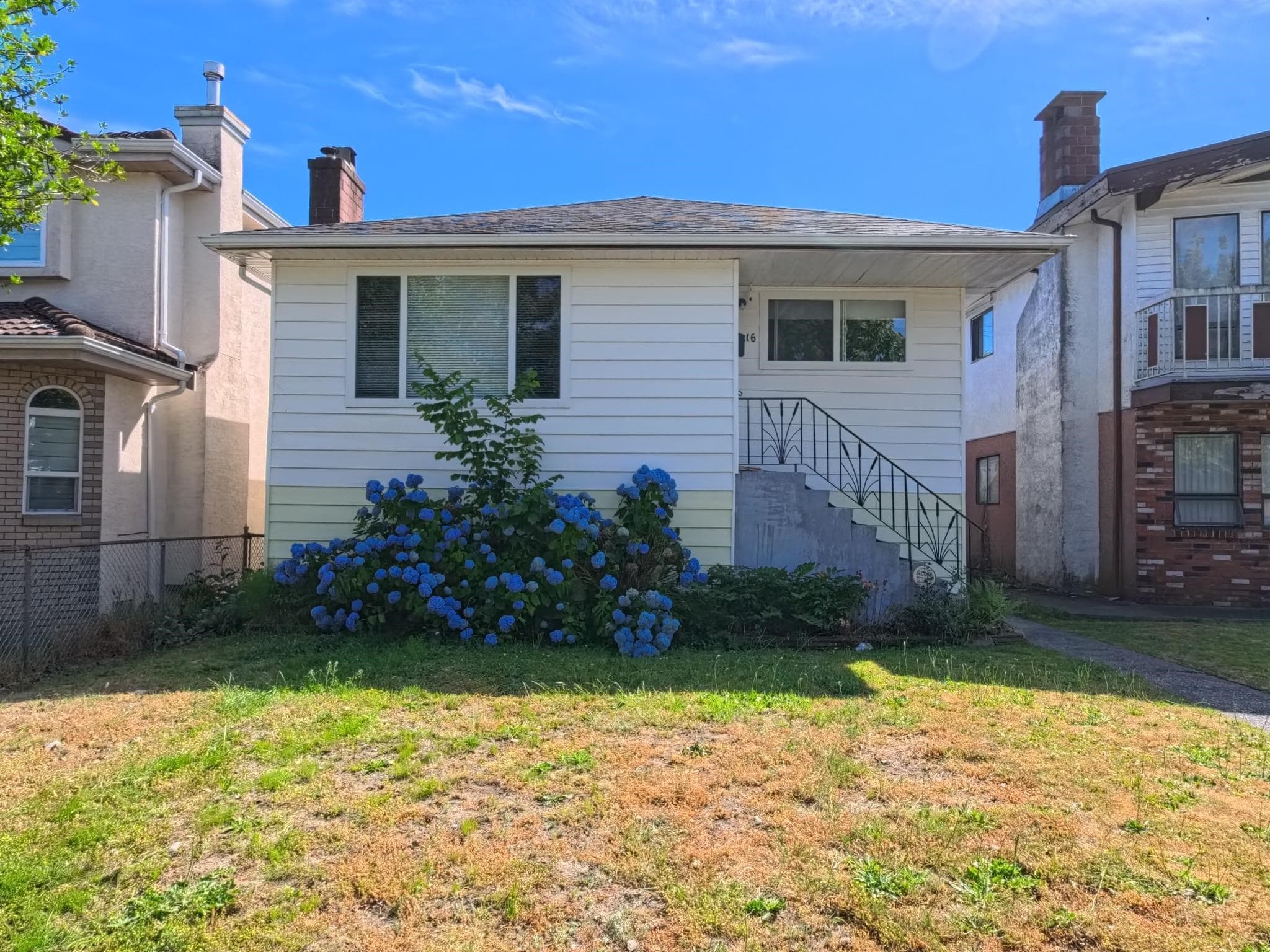 3416 Monmouth Avenue, Vancouver, V5R 5R9 — photo 2