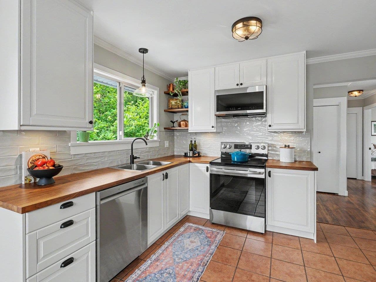 15876 Roper Avenue, White Rock, V4B 2H4 — photo 5