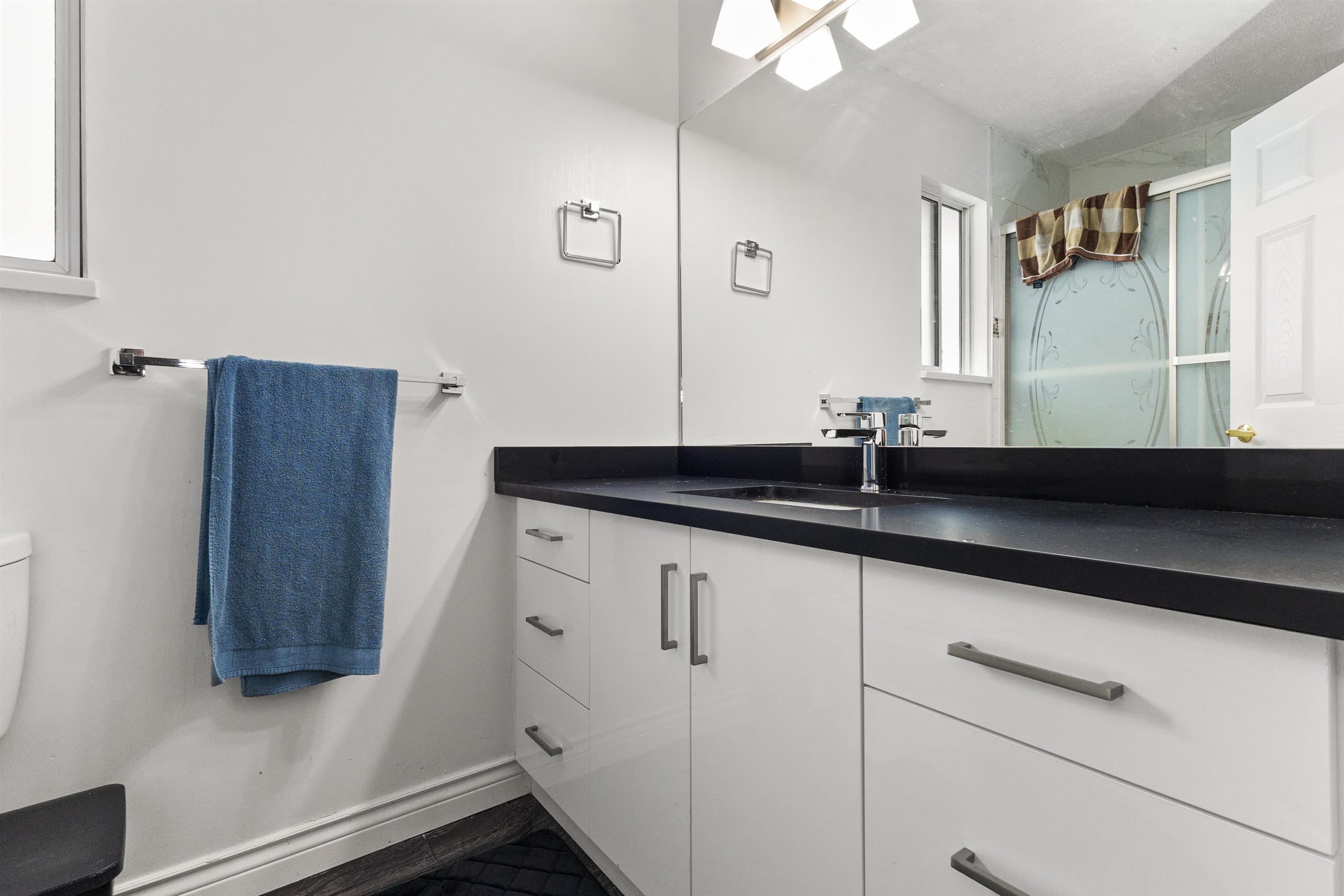 2930 Edgehill Avenue, Abbotsford, V2T 5J9 — photo 5