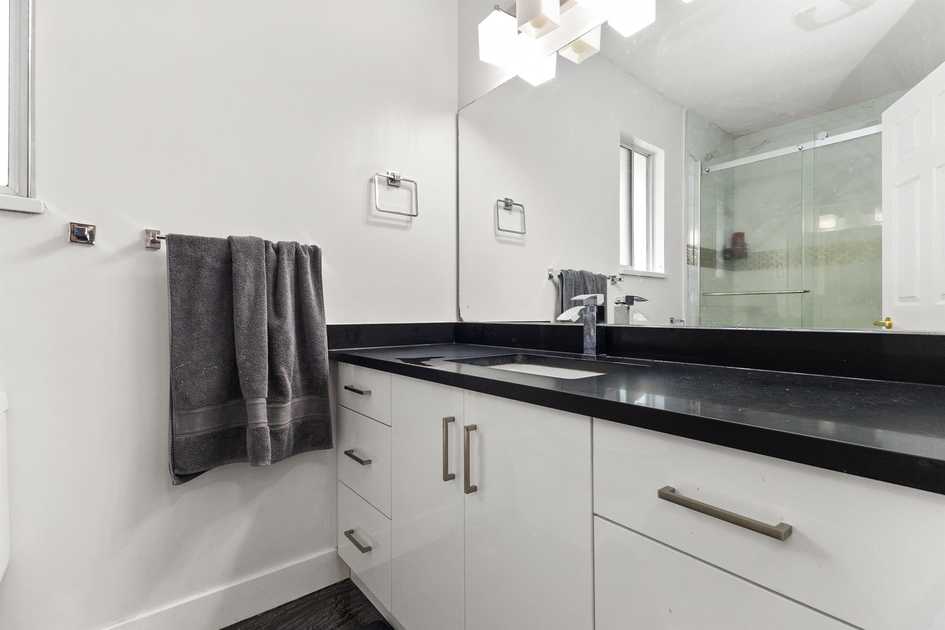 2930 Edgehill Avenue, Abbotsford, V2T 5J9 — photo 4