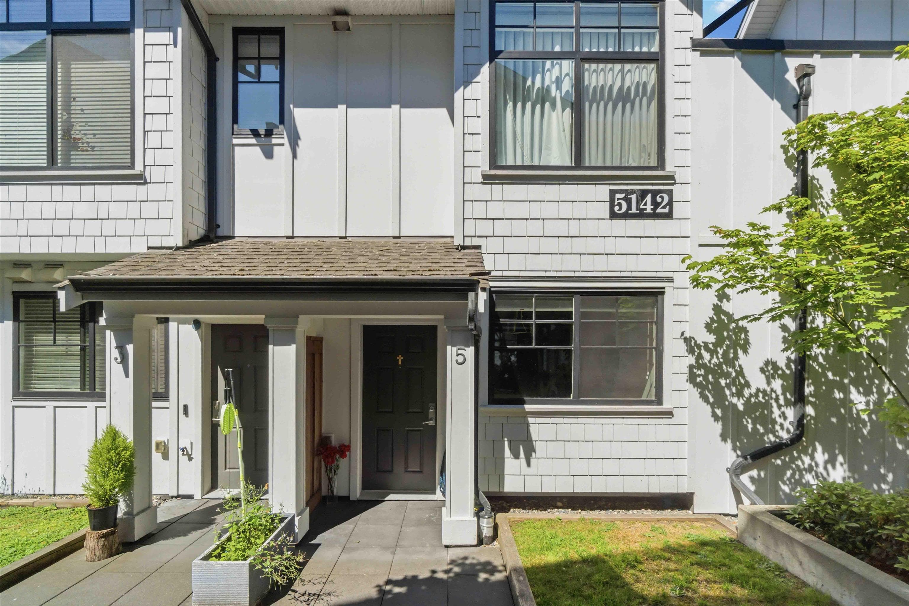 5 - 5142 Canada Way, Burnaby