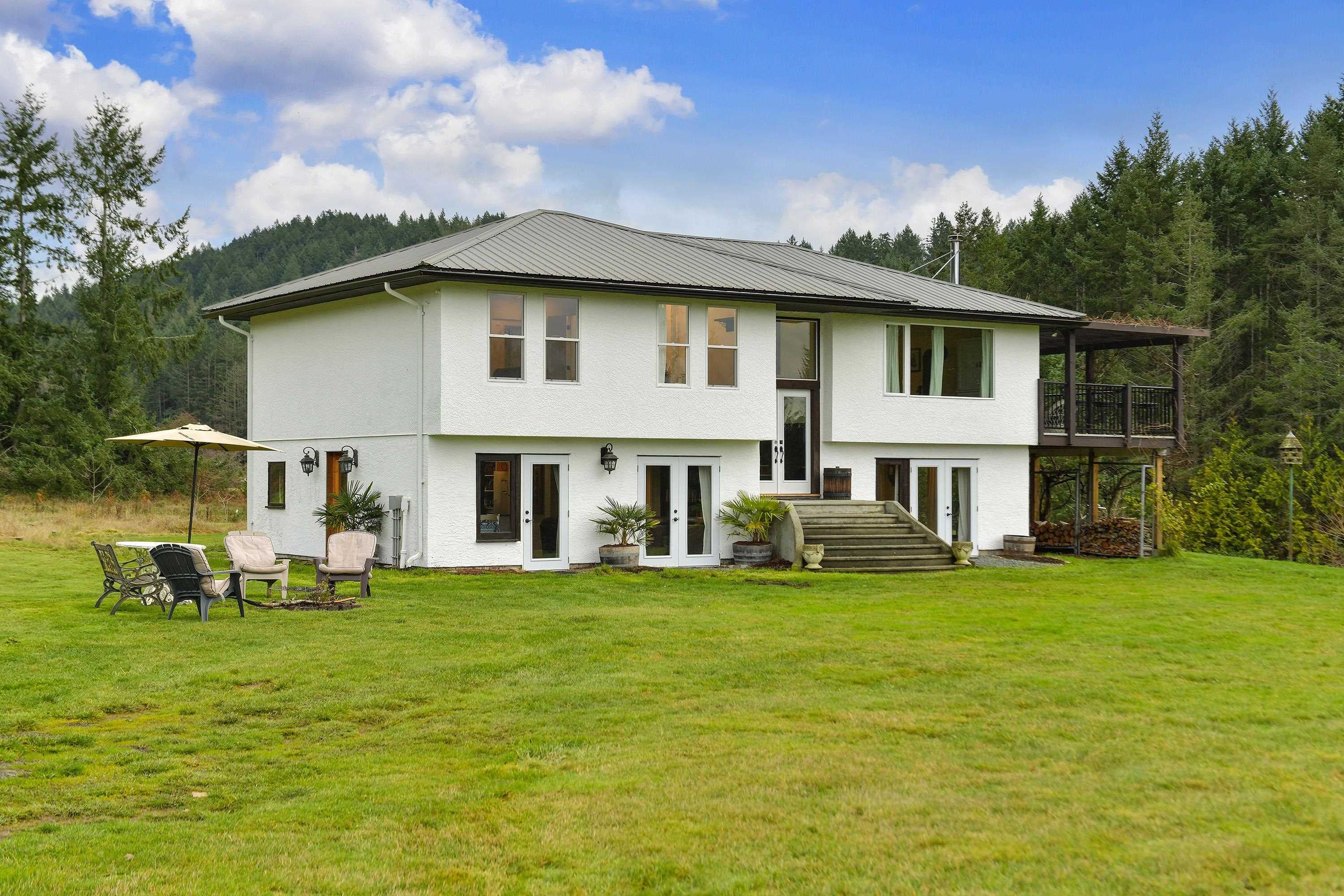 300 Wood Dale Drive, Mayne Island