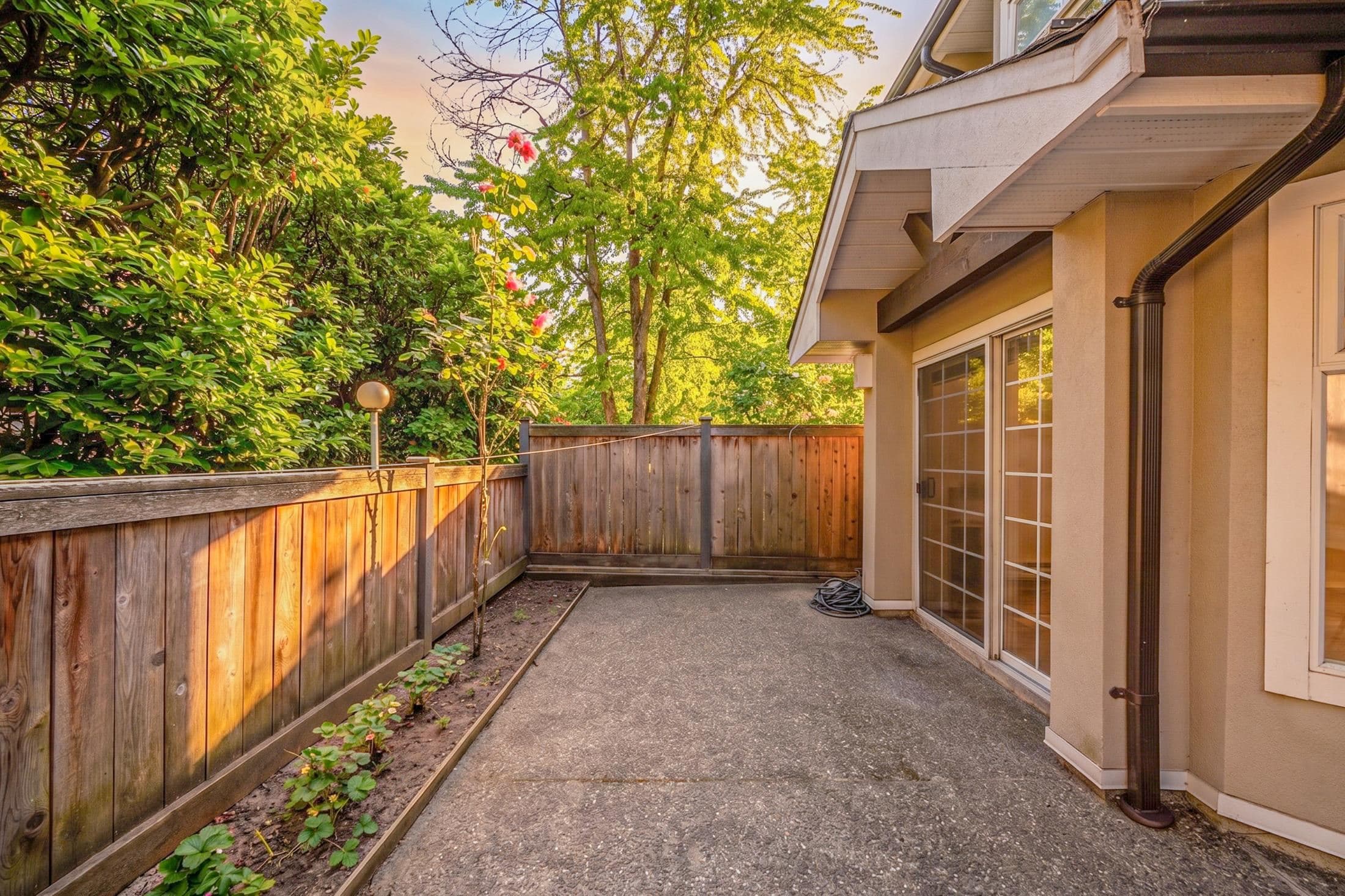 26 - 7175 17th Avenue, Burnaby, V3N 1K8 — photo 2