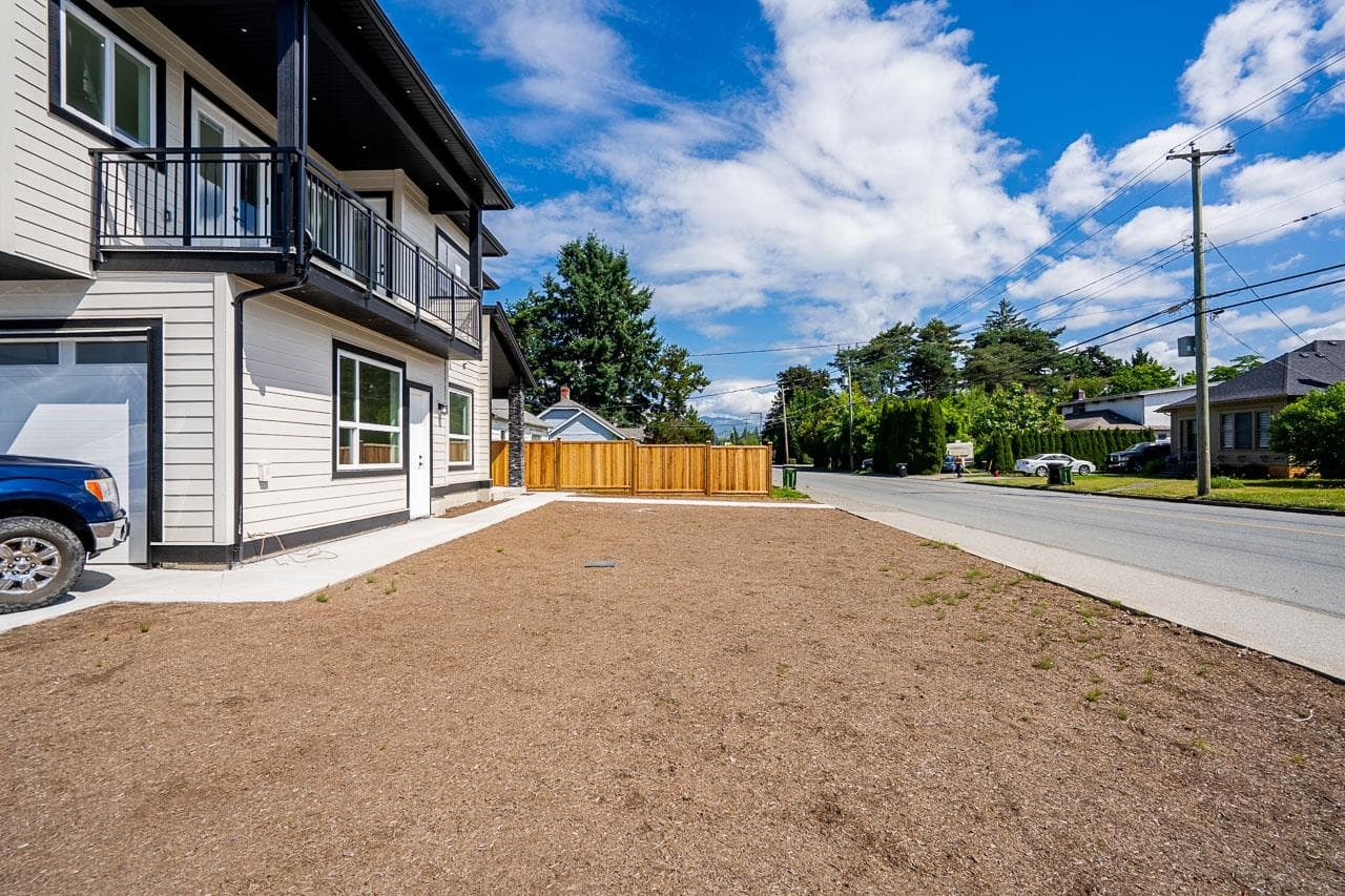 B - 45945 Lewis Avenue, Chilliwack, V2P 3C3 — photo 5